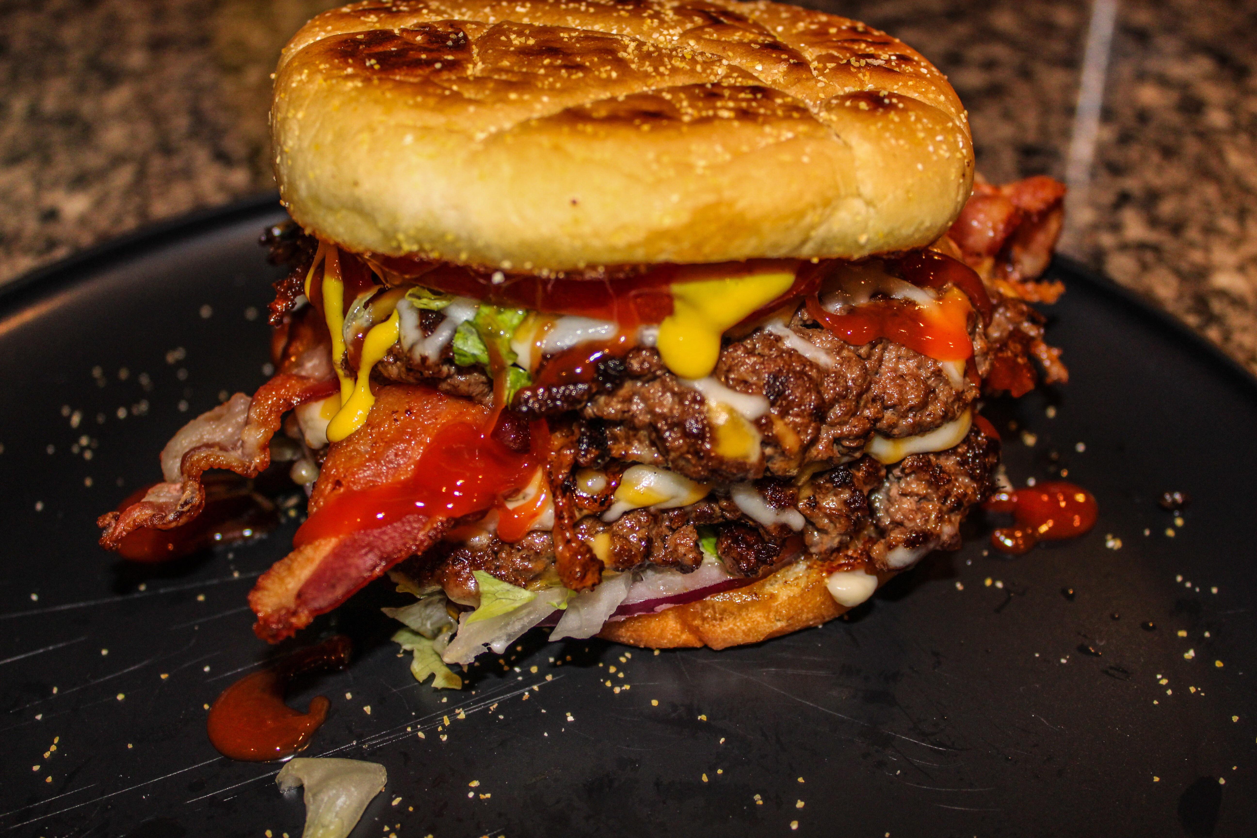 Cast iron smash burger. Finish product!! r/castiron