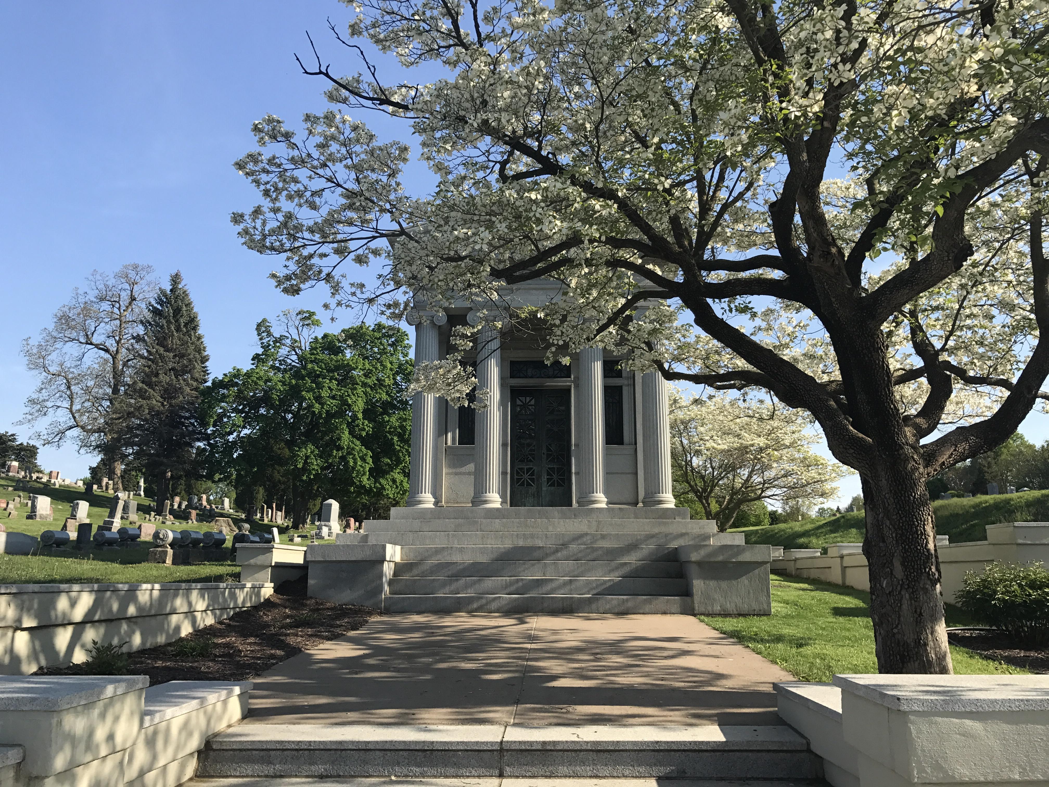 Riverside Cemetery, Moline, IL, USA [1600x1200] r/CemeteryPorn
