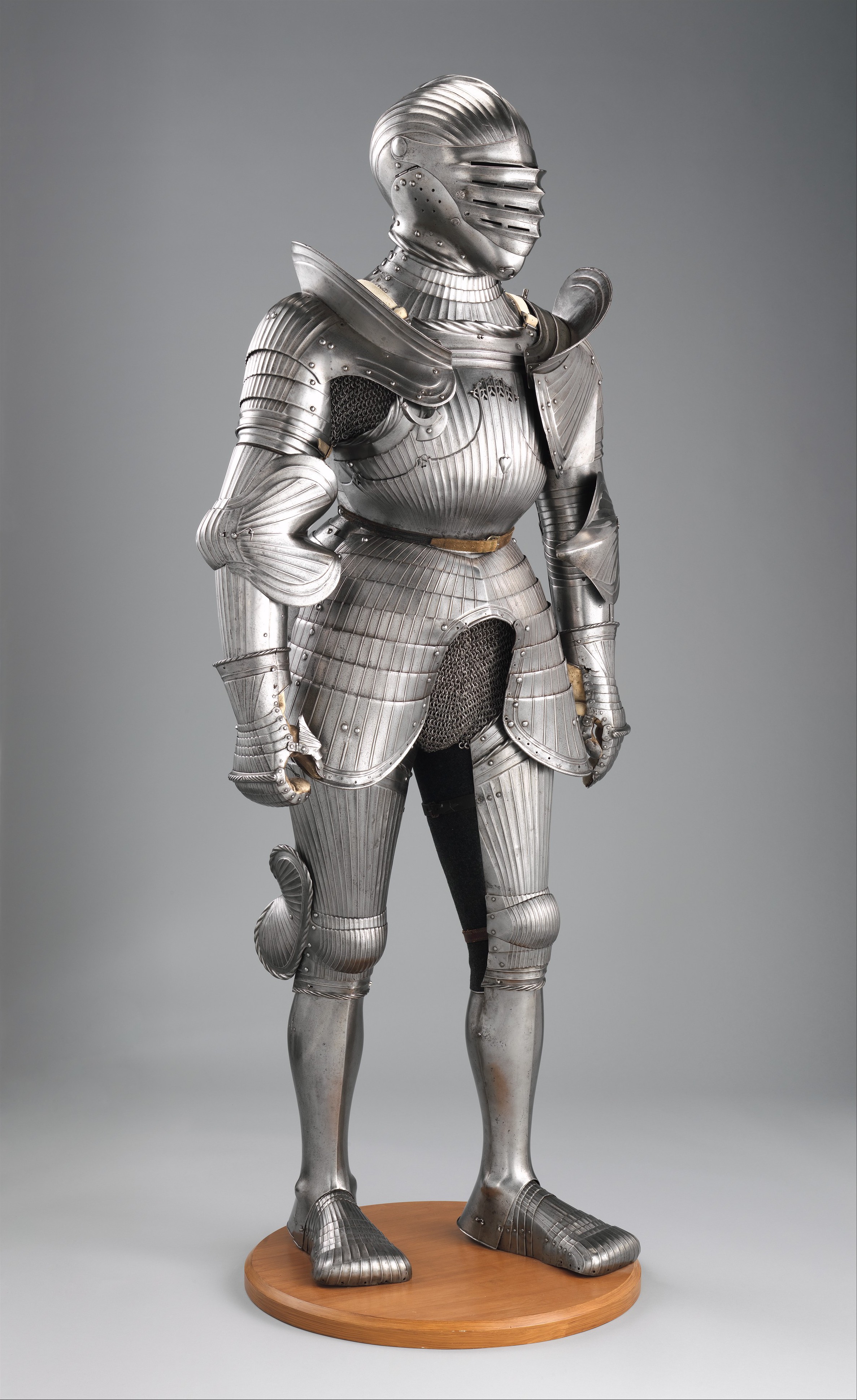 Maximilian armour (57 lb. 10 oz. or 26.15 kg), Germany 1520[2374x3879