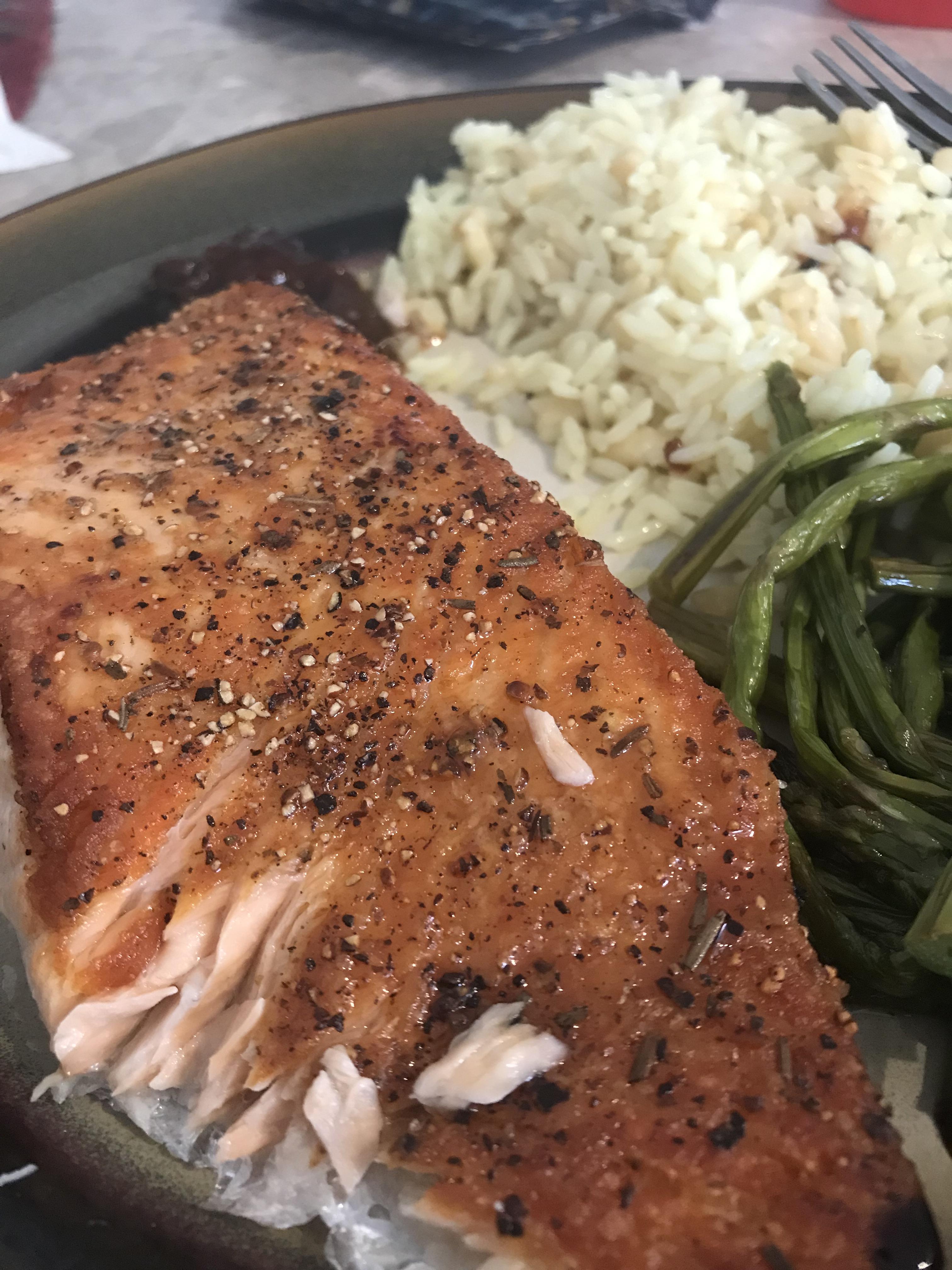 Simple cast iron salmon in my lodge r/castiron