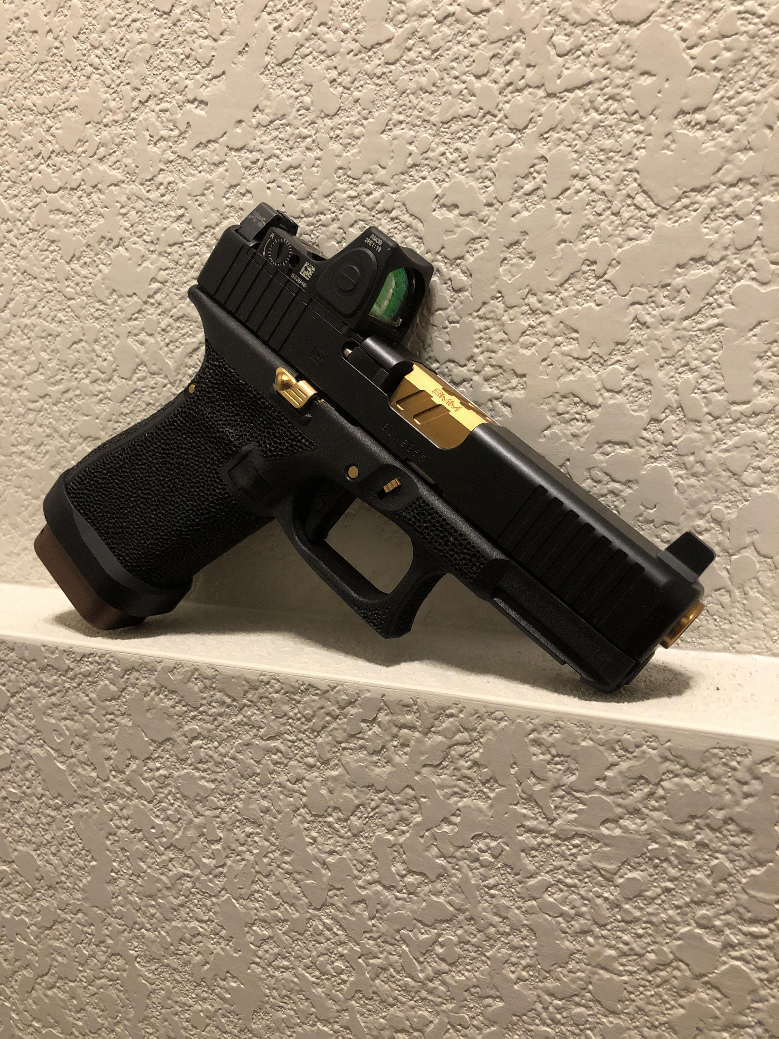 Gucci Glock for glocktober. My first “build” Glock 19 Gen 5 MOS. Zev