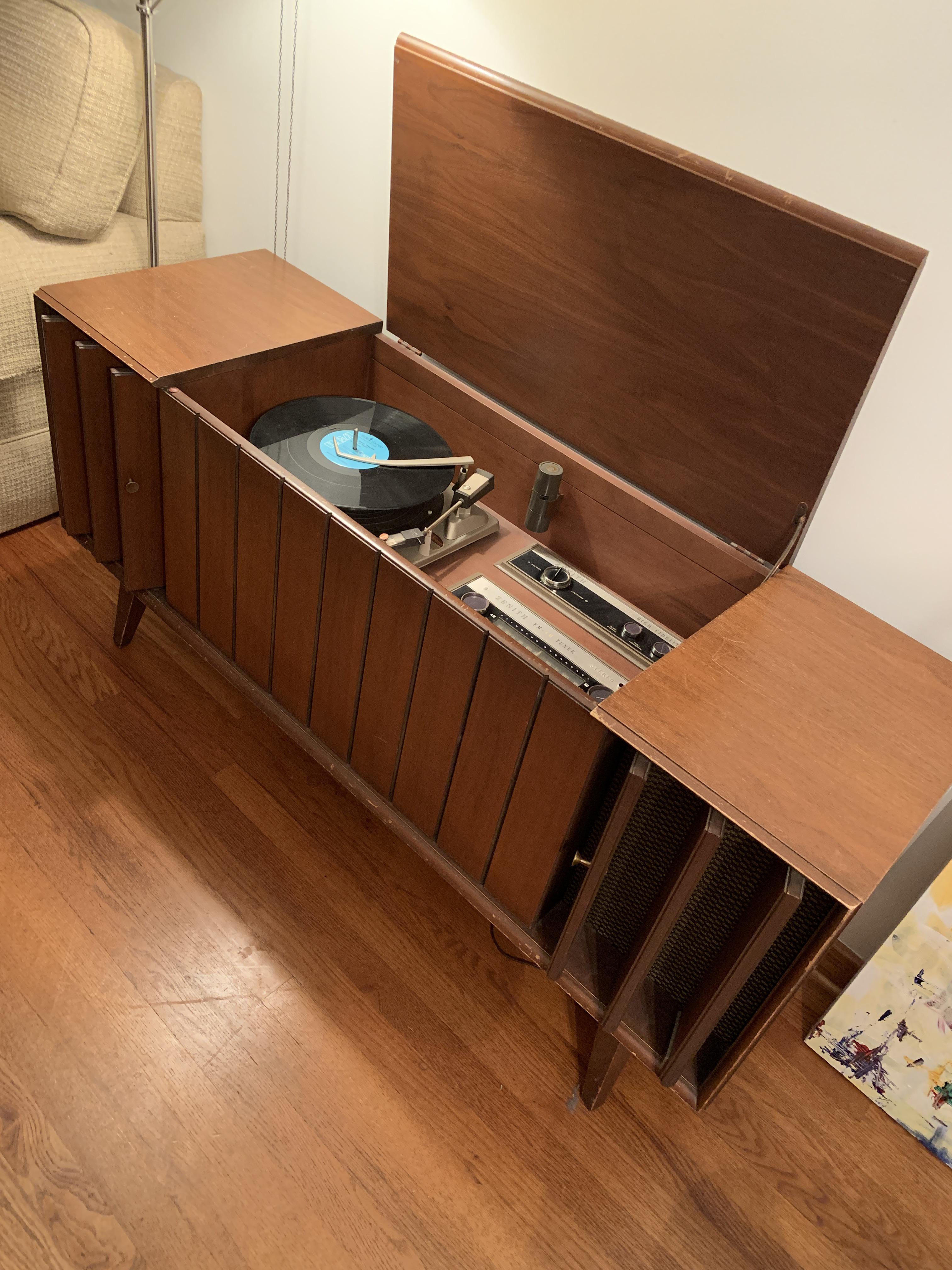 I bought this zenith stereophonic console model MM26044 at goodwill