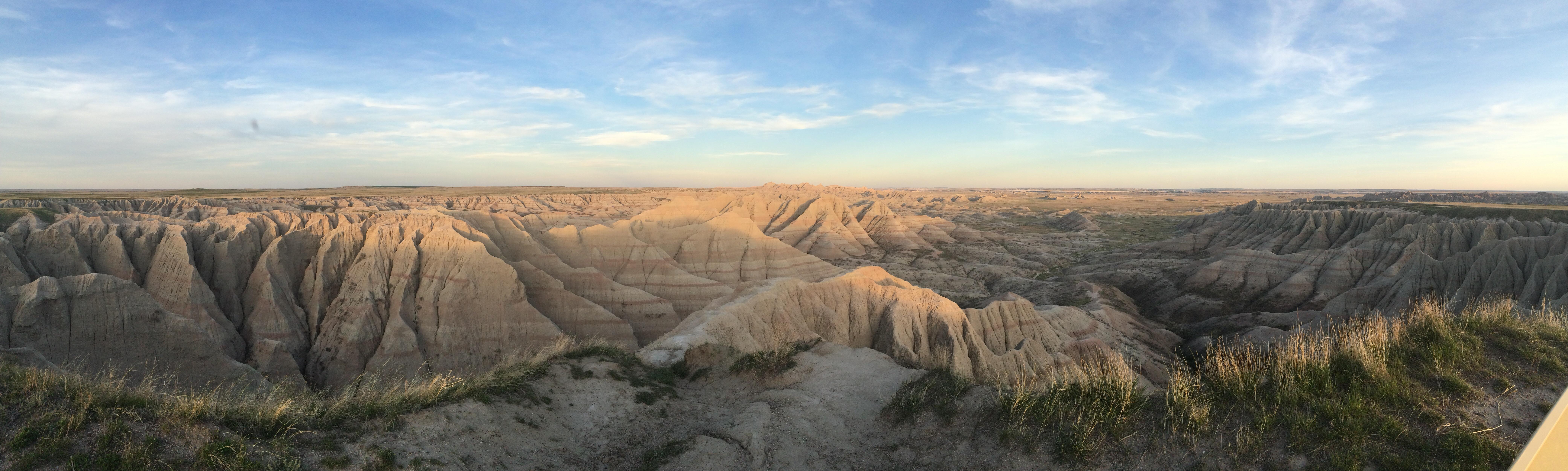 Badlands, South Dakota [OC][1334x750] r/EarthPorn
