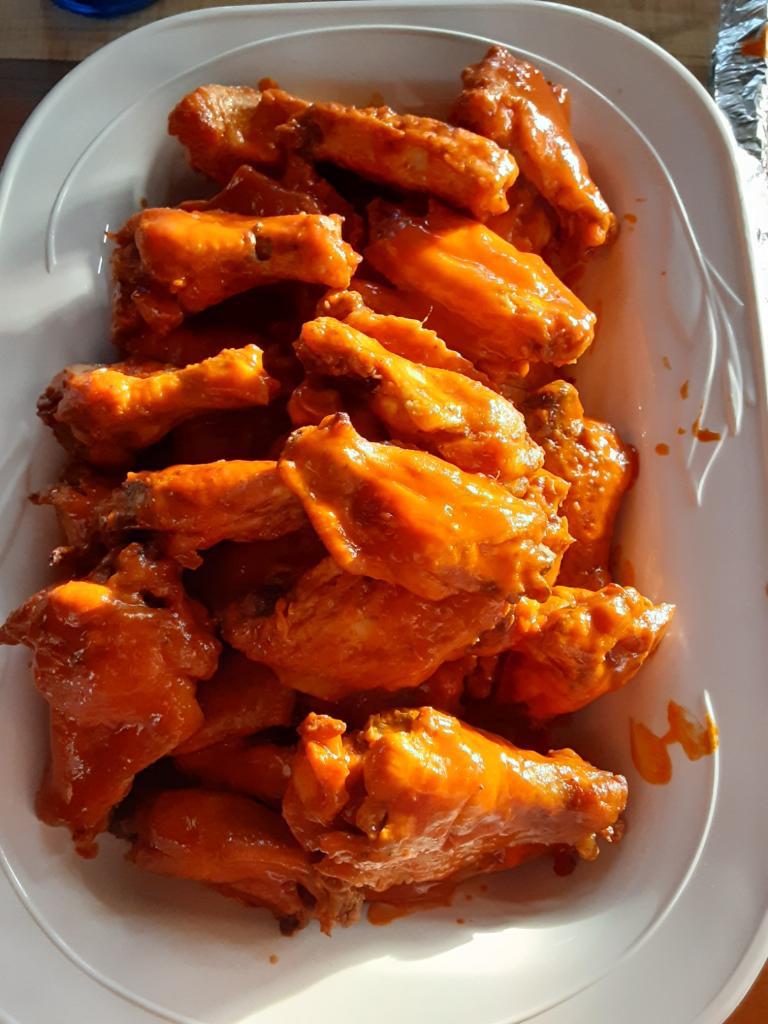 [Homemade] Buffalo wings for the draft. r/food