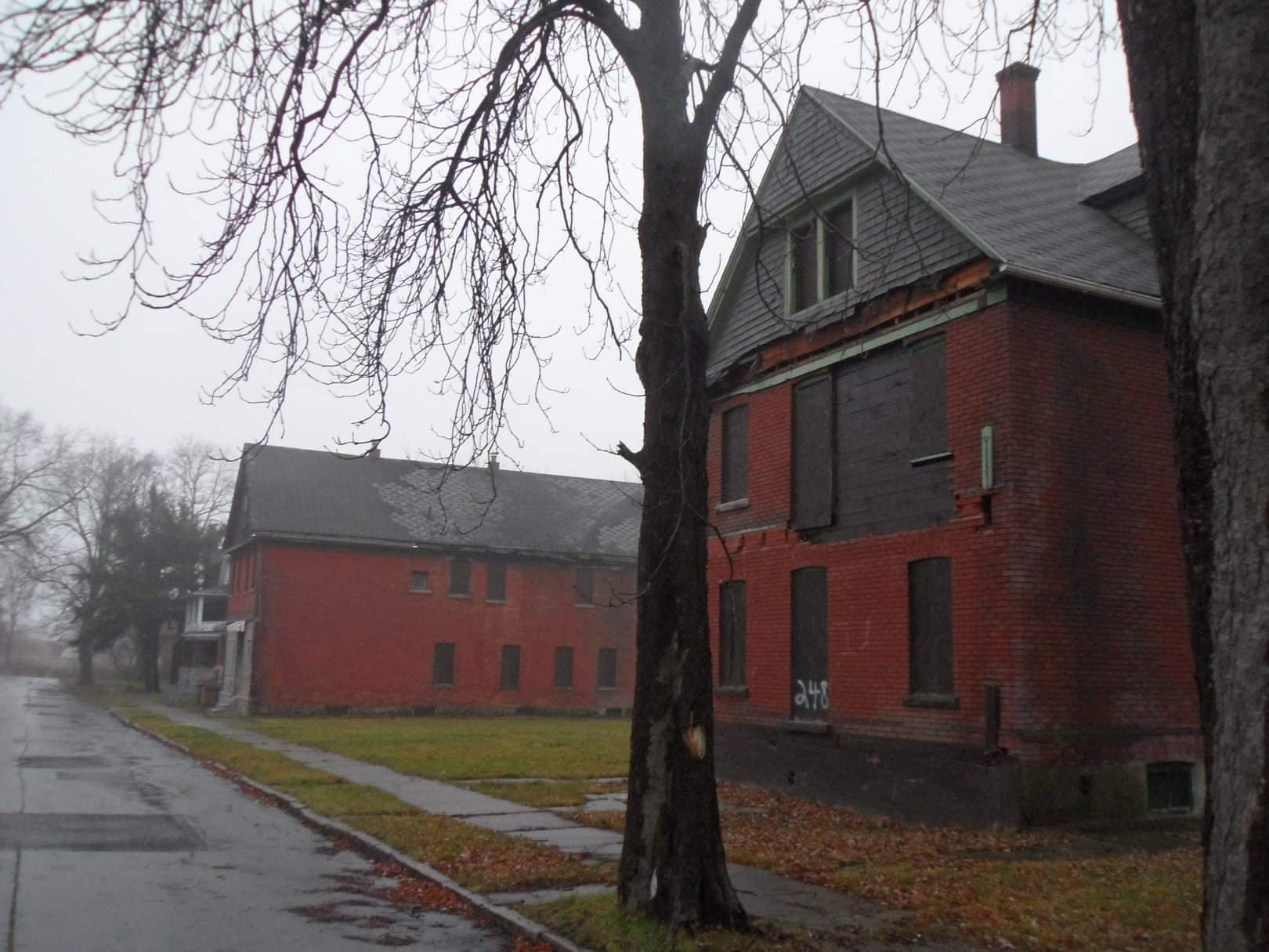 200 block of 15th street, Niagara Falls NY (oc) (3) r/AbandonedPorn
