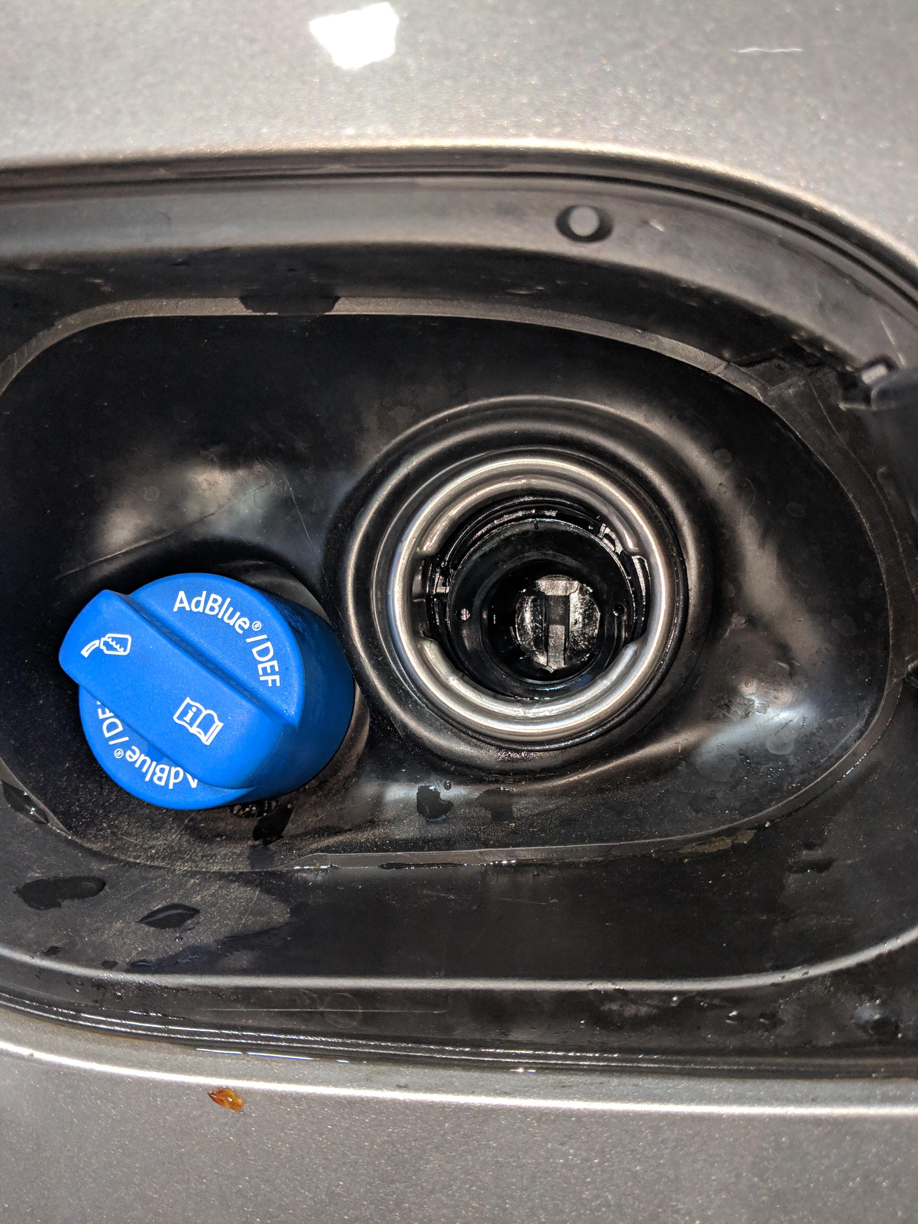 2015 vw golf tdi fuel nozzle is blocked by this plastic? Im about out of fuel at the gas station