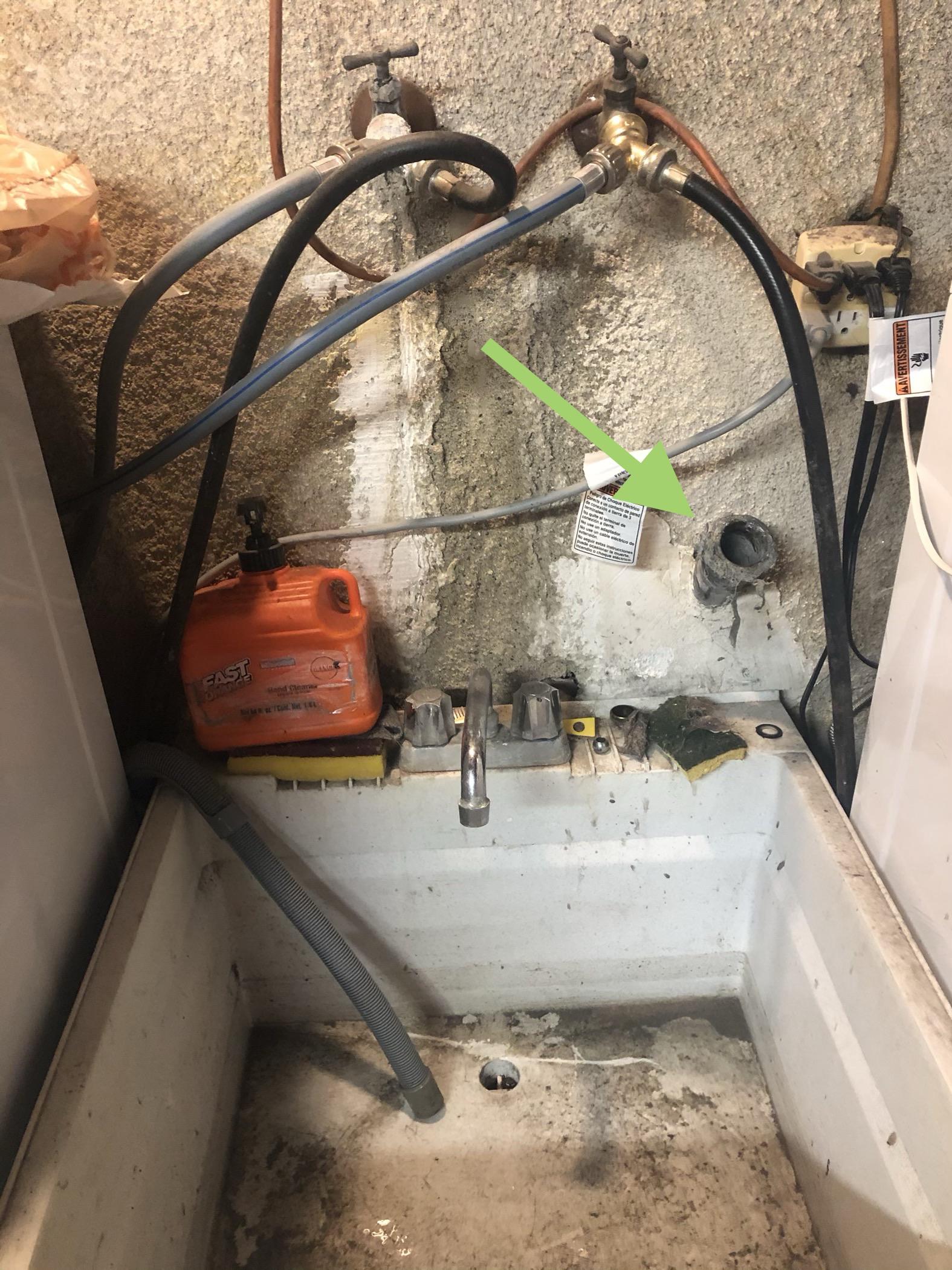 Please help me identify this thing the green arrow is pointing to. Is