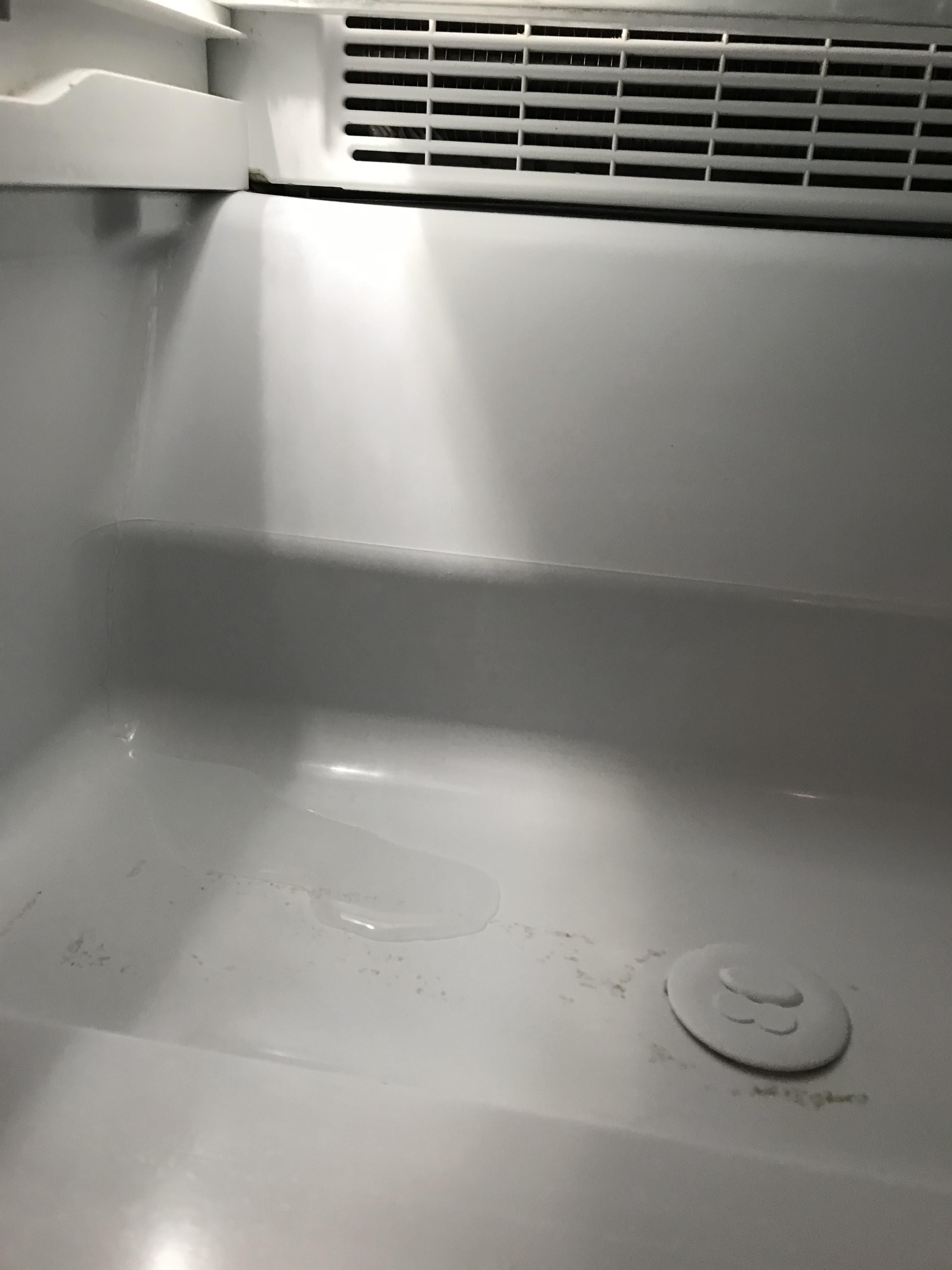 Jenn Air Refrigerator JSC24C8EAM00 accumulating water under veggie