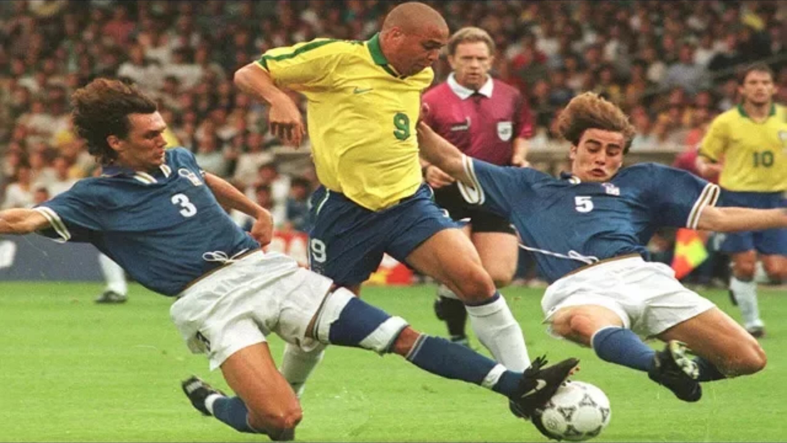 Ronaldo is tackled at the same time by Fabio Cannavaro and Paolo