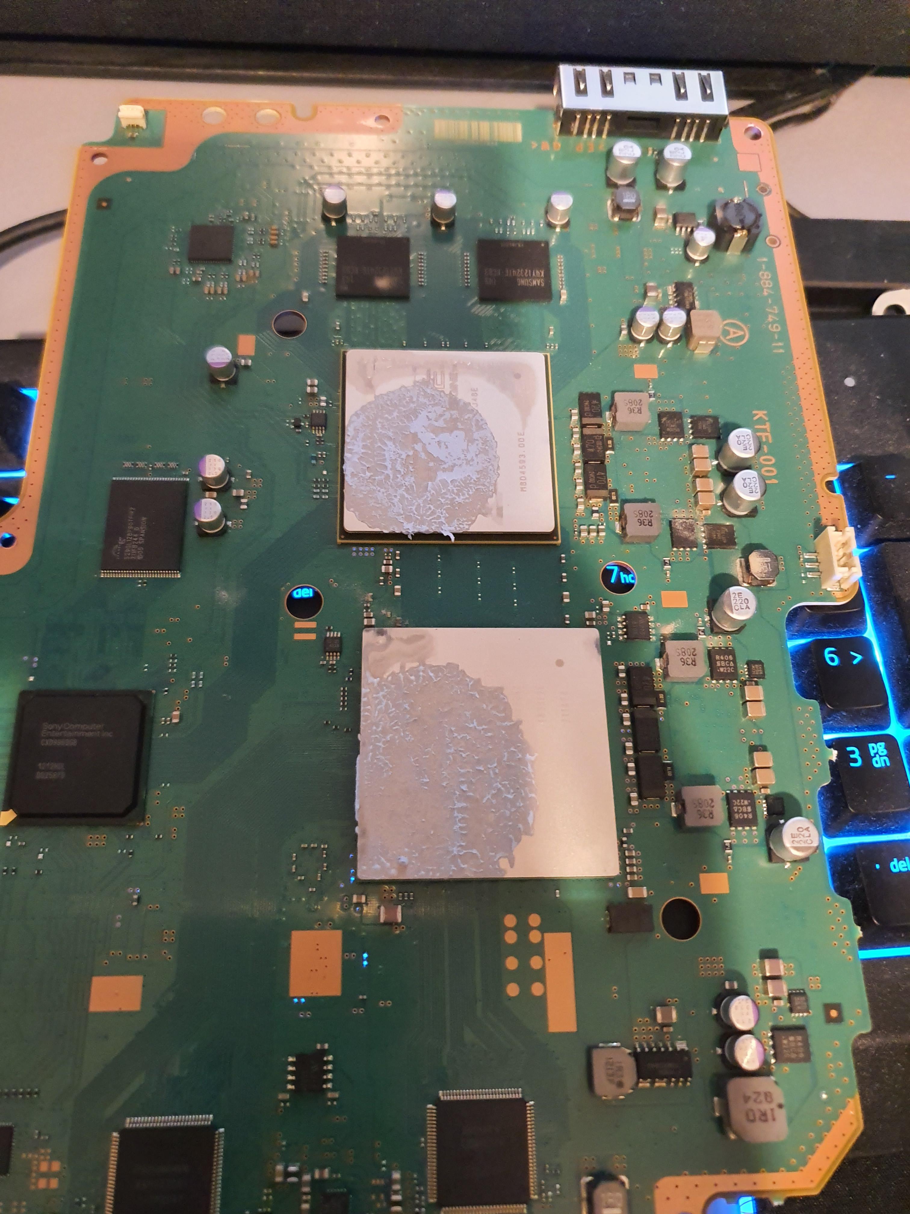 The factory applied thermal paste on this PS3 techsupportgore