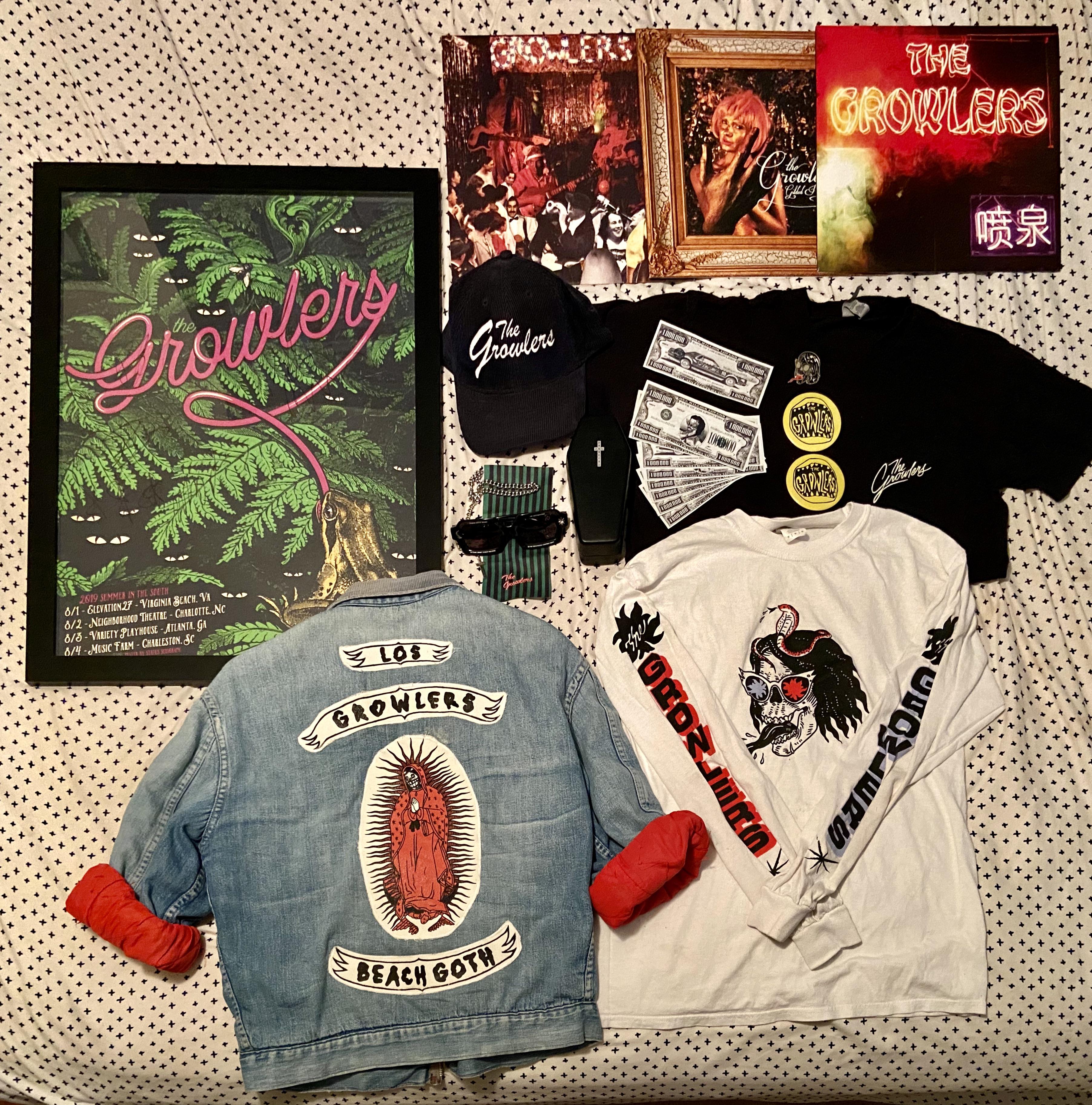 All my Growlers merchandise in one photo 🥰 r/losgrowlers