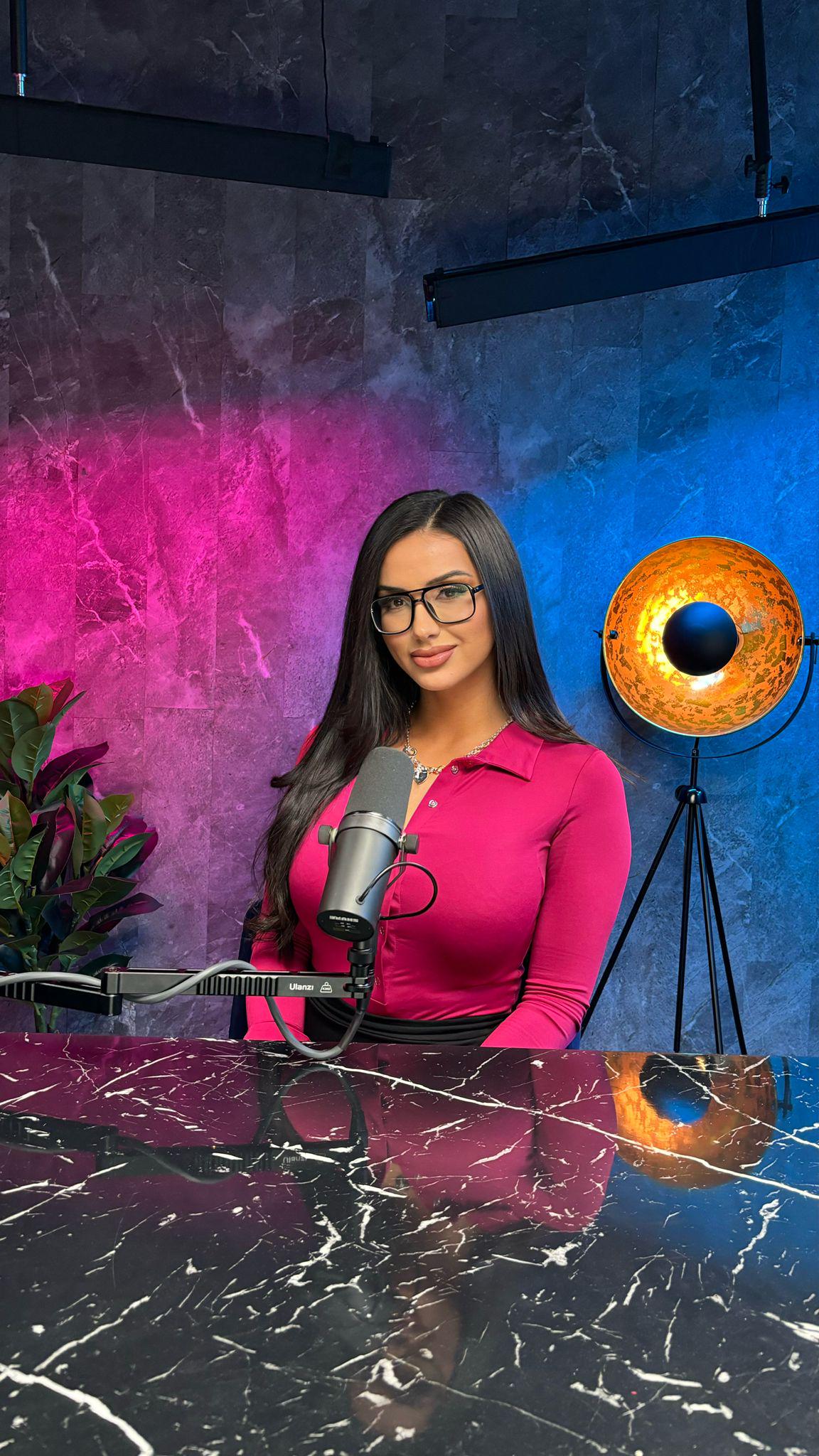 Who's up for another live? : OnlyFansBrunette