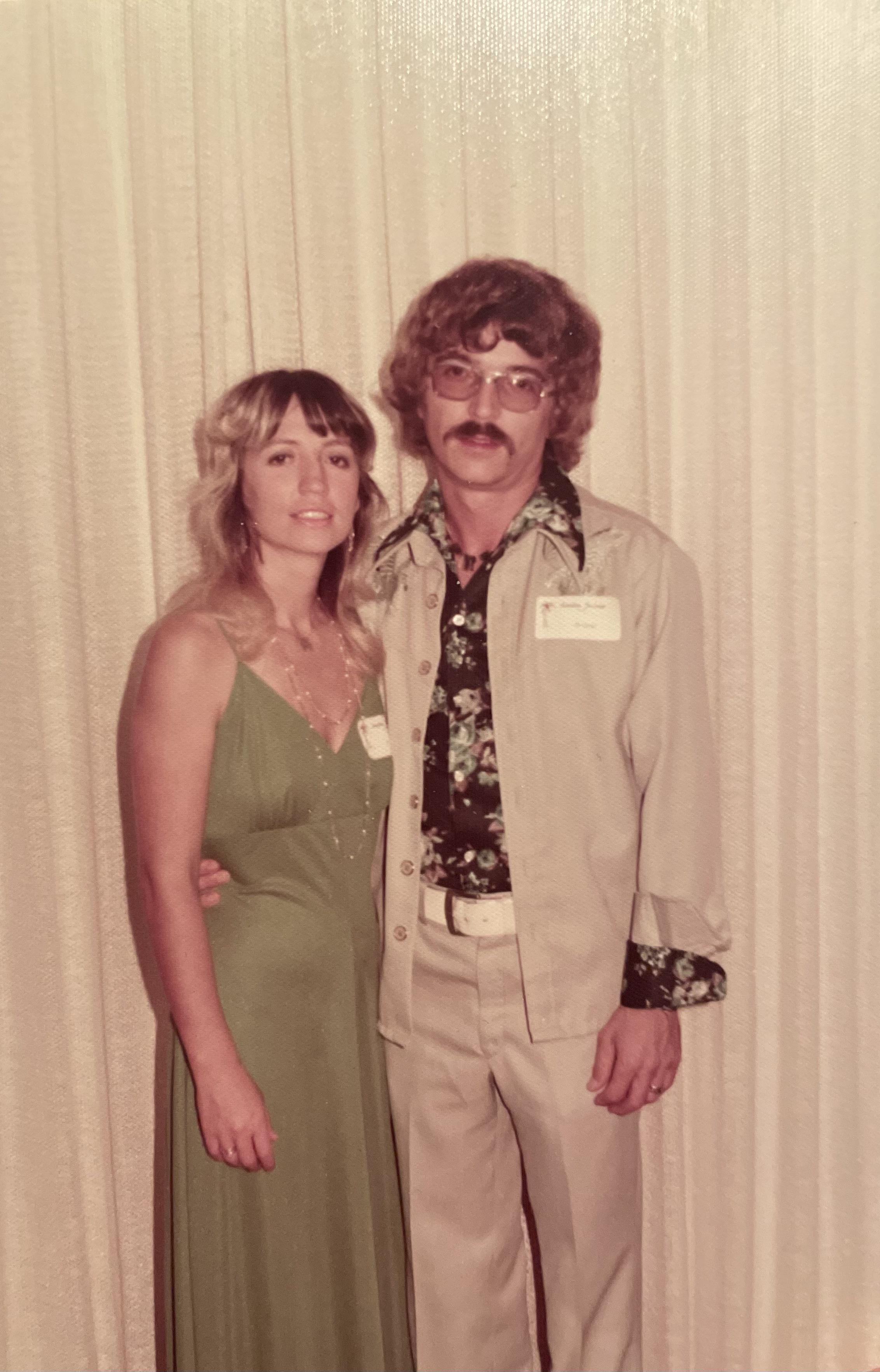 The Kirby Vacuum salesman and a pretty thing 1968 r/OldSchoolCool