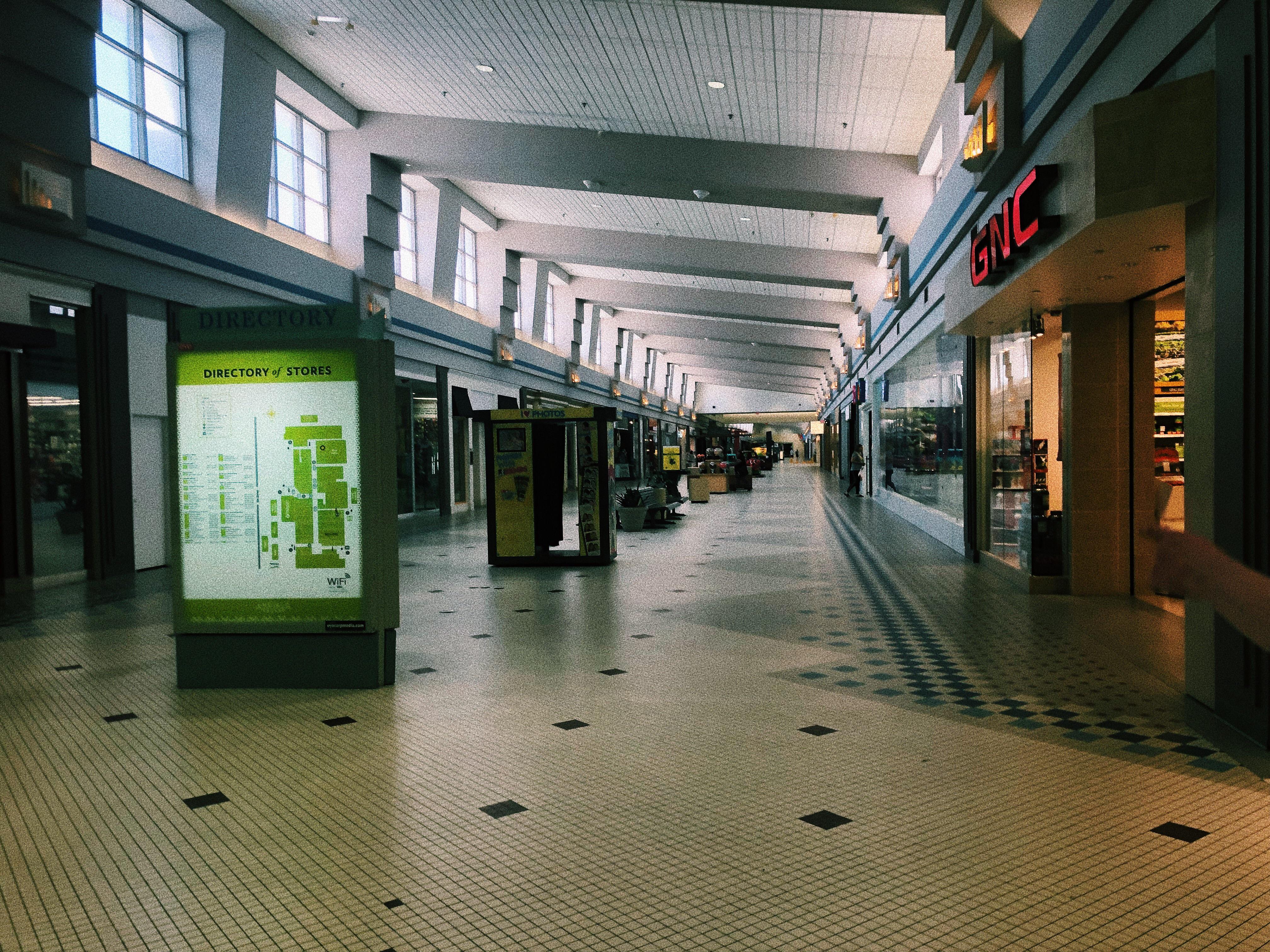 Tiny dead Enfield Square Mall in Enfield, CT. Very eerie and cool r