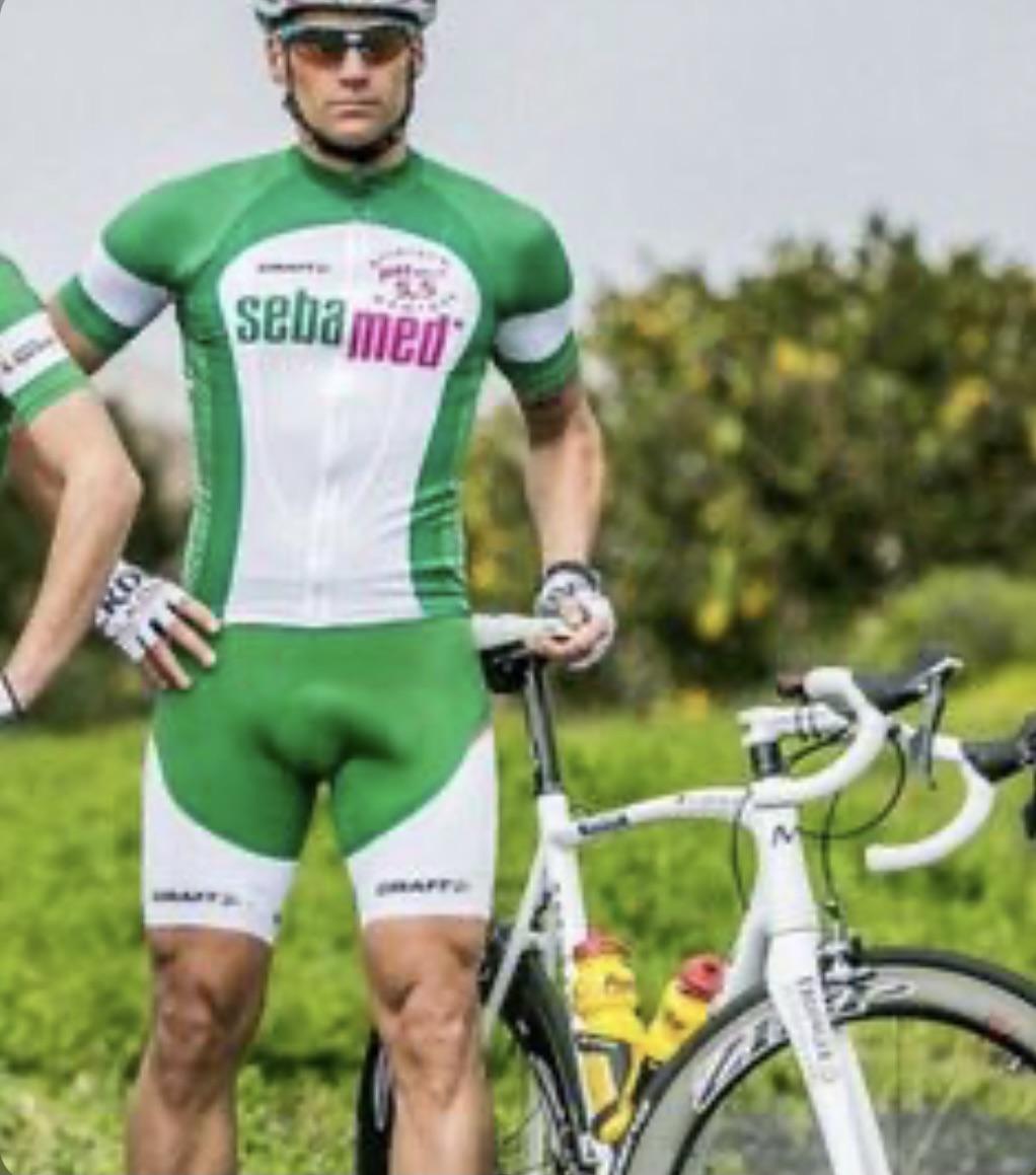 Cycling shorts padding r/PublicBulges