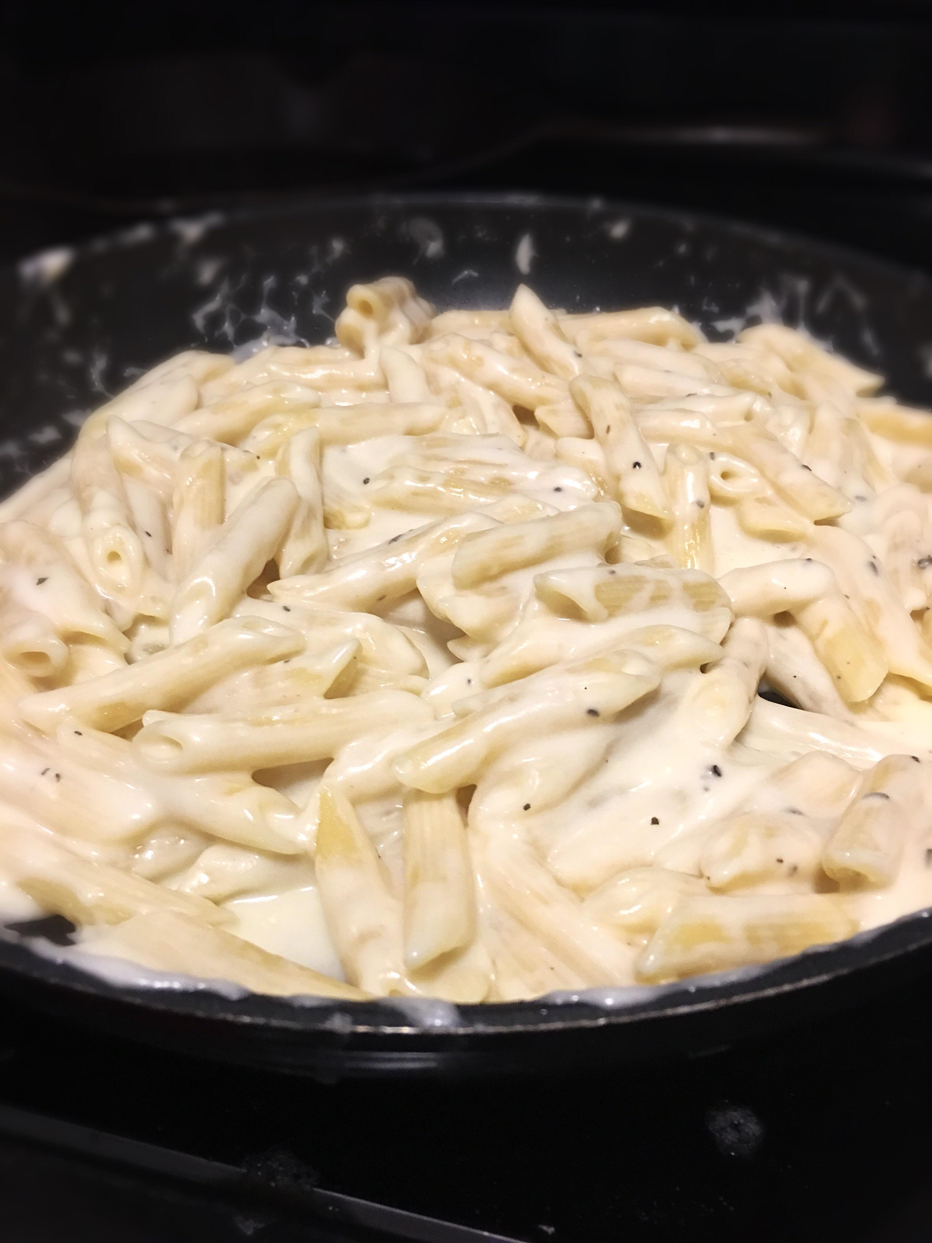 [Homemade] Alfredo sauce with Penne Pasta r/food