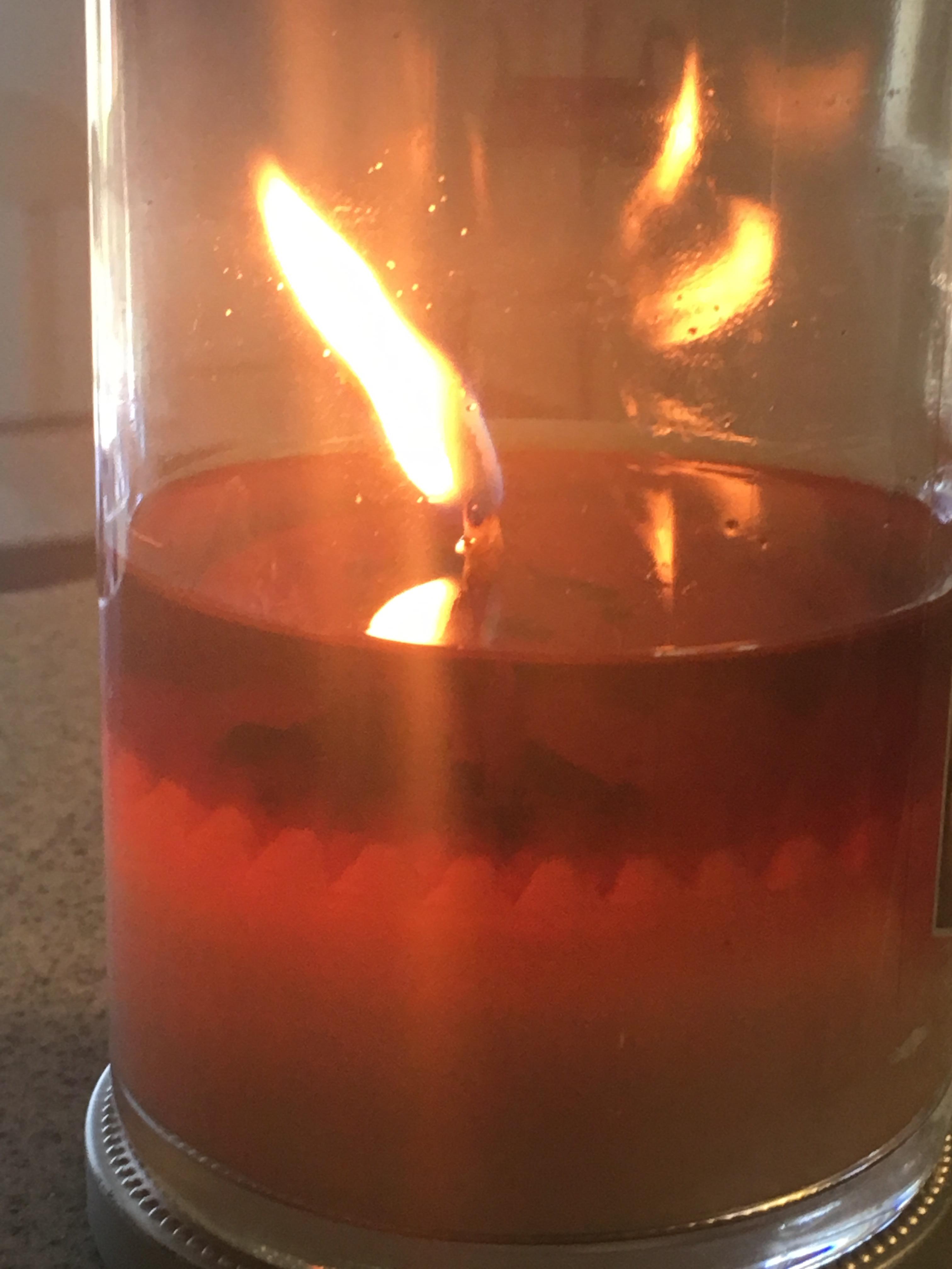 Wax in my candle melts in a pattern r/mildlyinteresting