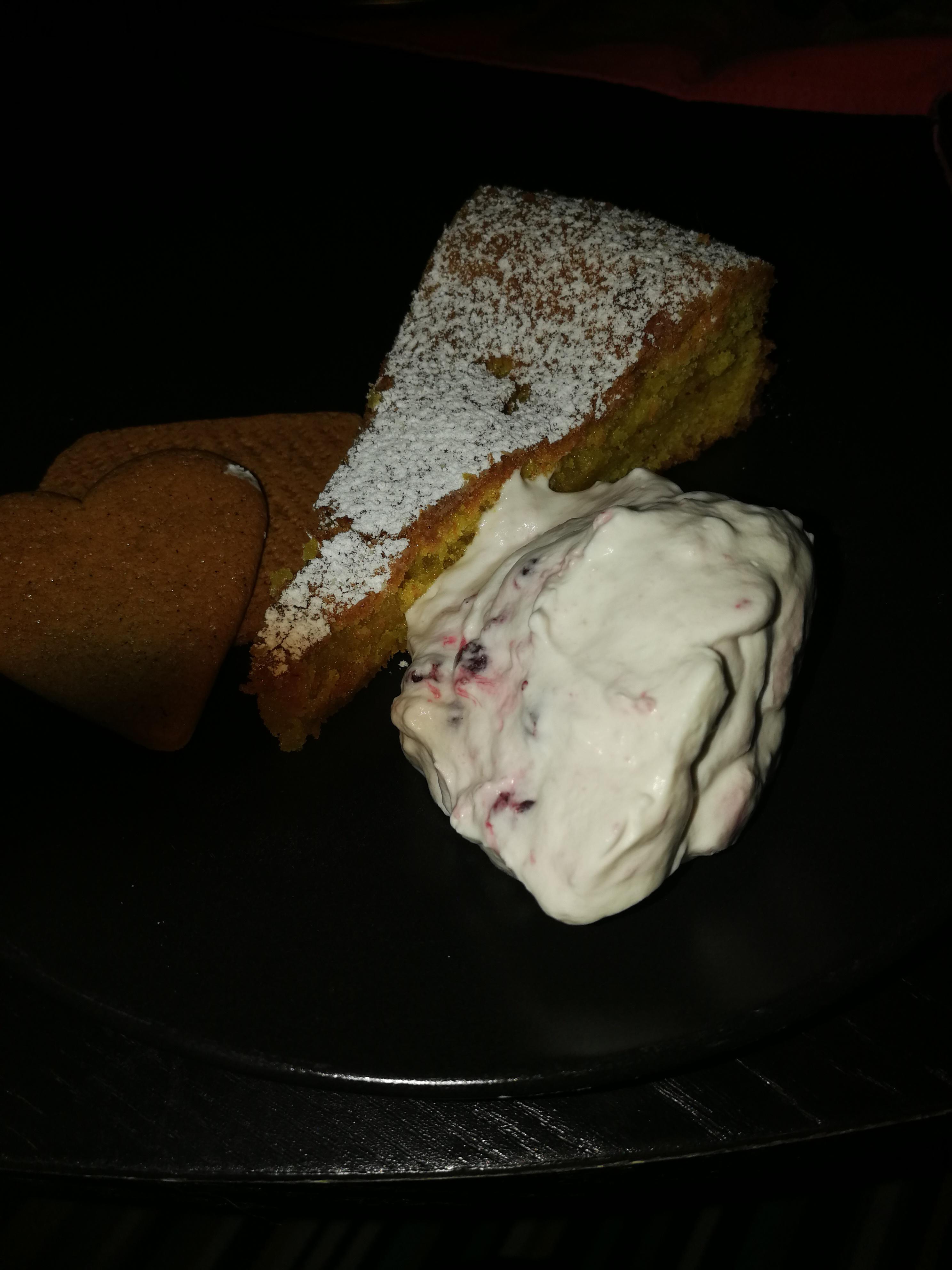 [HOMEMADE] Saffron sponge cake. r/food