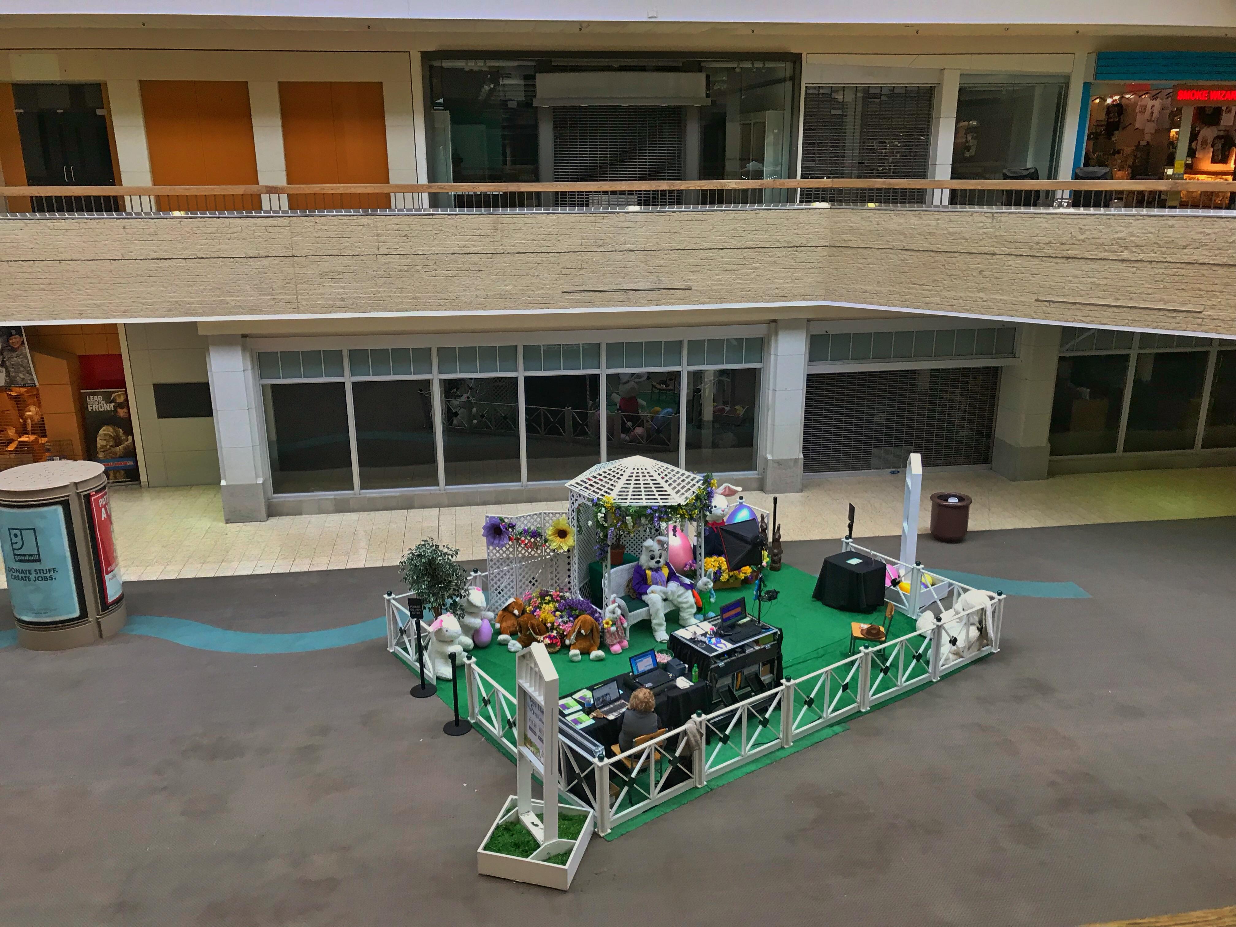 A lonely Easter Bunny sits in a nearly abandoned mall in Pittsburgh, PA r/pics