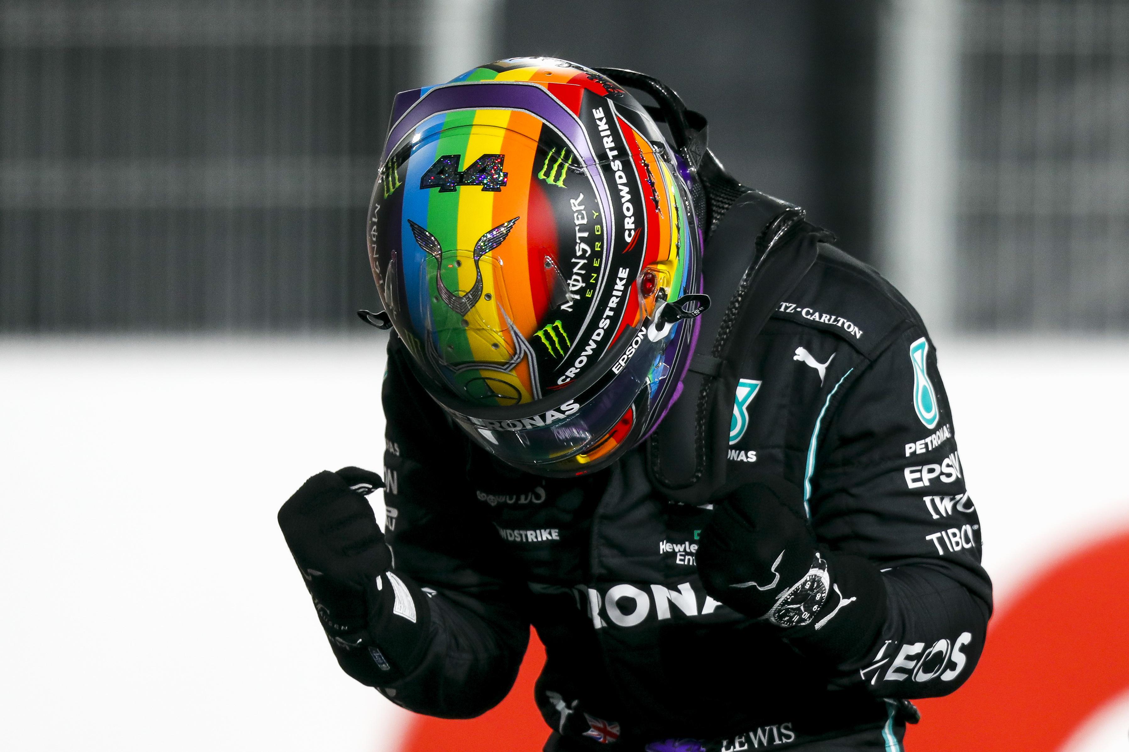 Lewis Hamilton's Pride Helmet 2021 Qatar Grand Prix [3591x2394] r