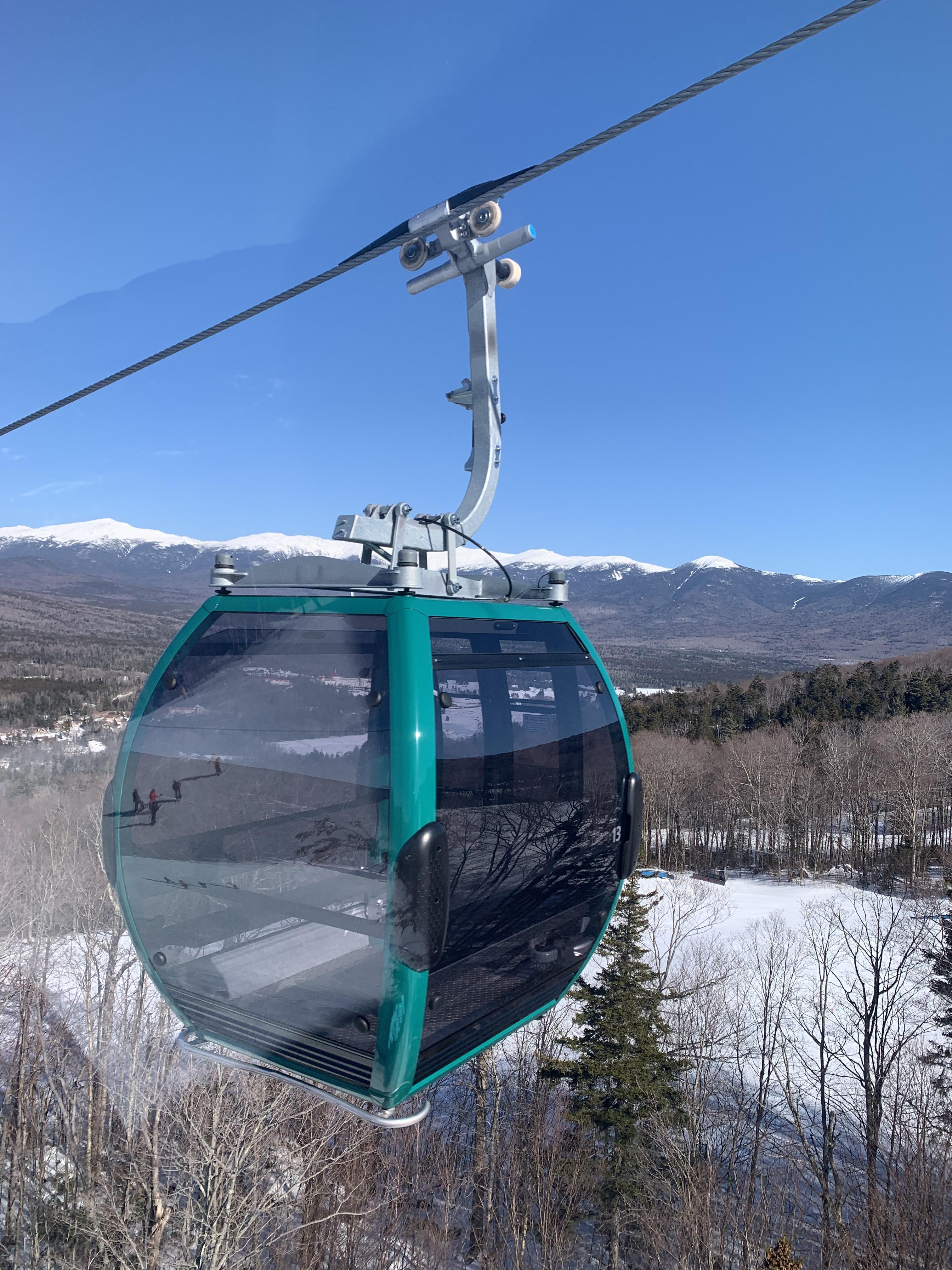Gondola at Bretton woods resort with Mount Washington in the background r/skiing