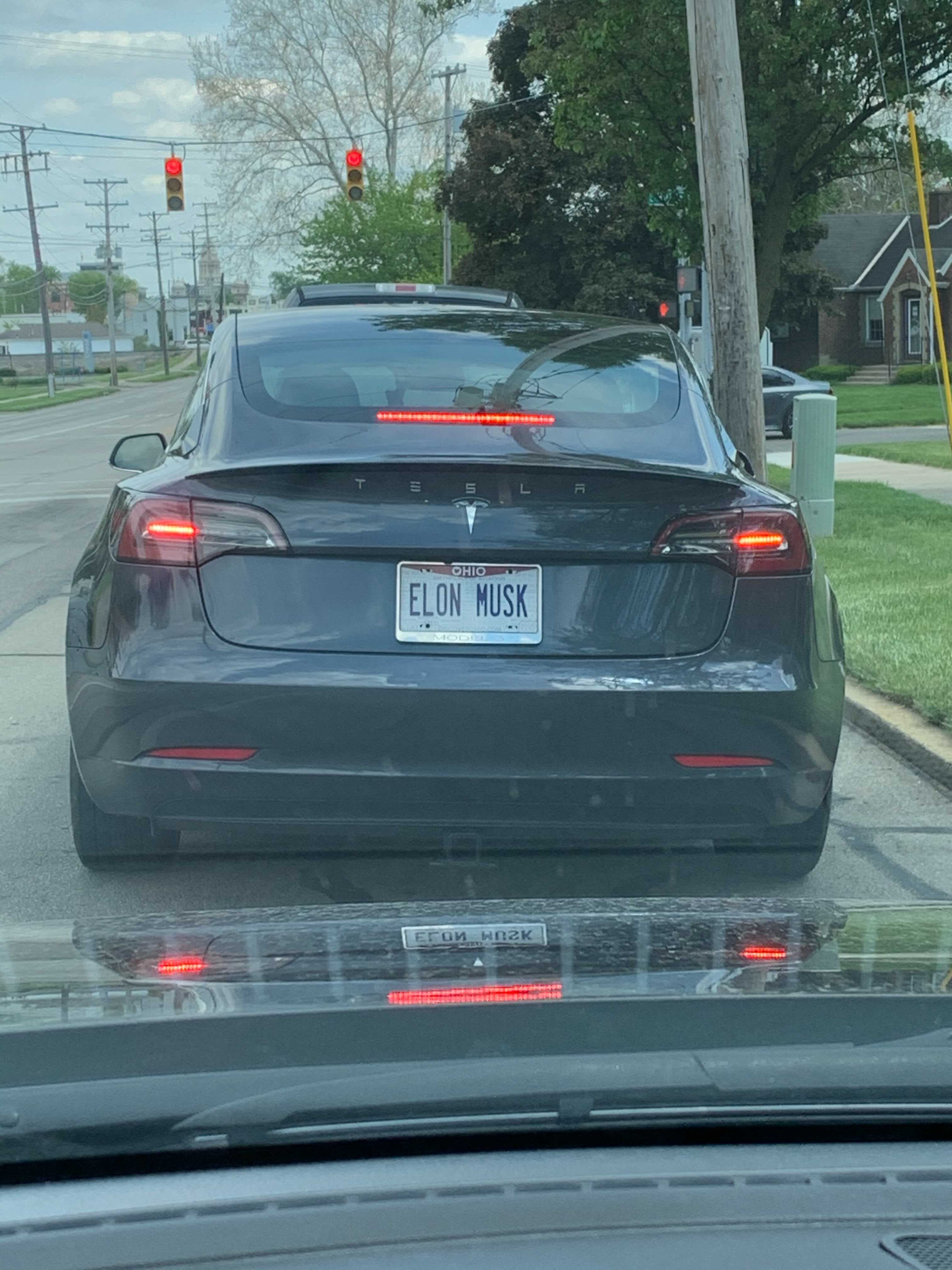 This Tesla with the license plate "Elon Musk". r/mildlyinteresting