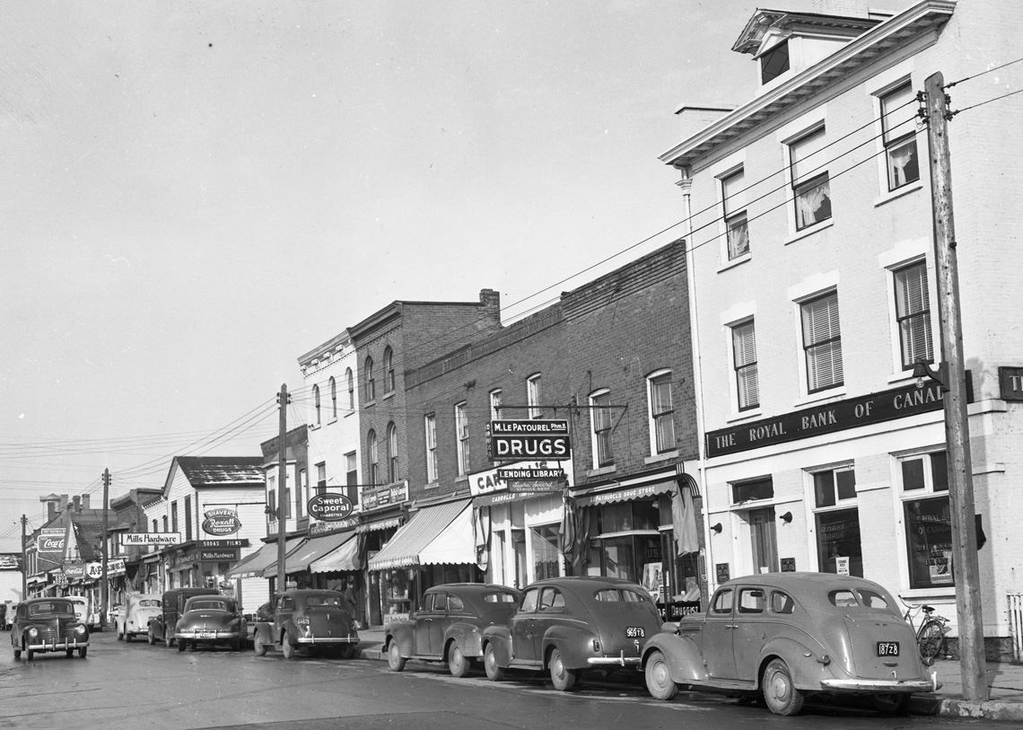 Downtown Burlington, Ontario, 1946 [1140x813] r/HistoryPorn