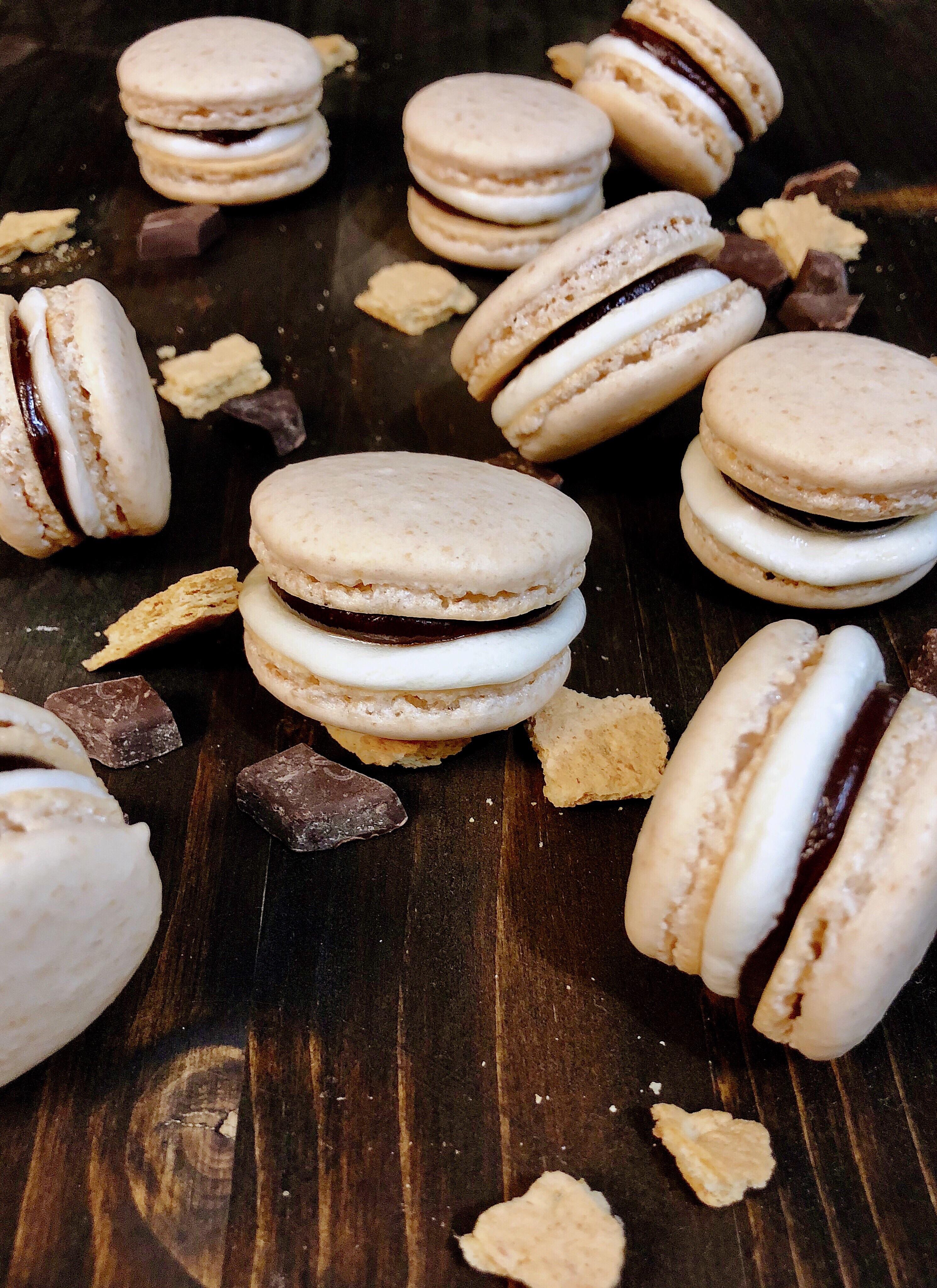S’mores Macarons! Graham cracker crumb cookie with toasted
