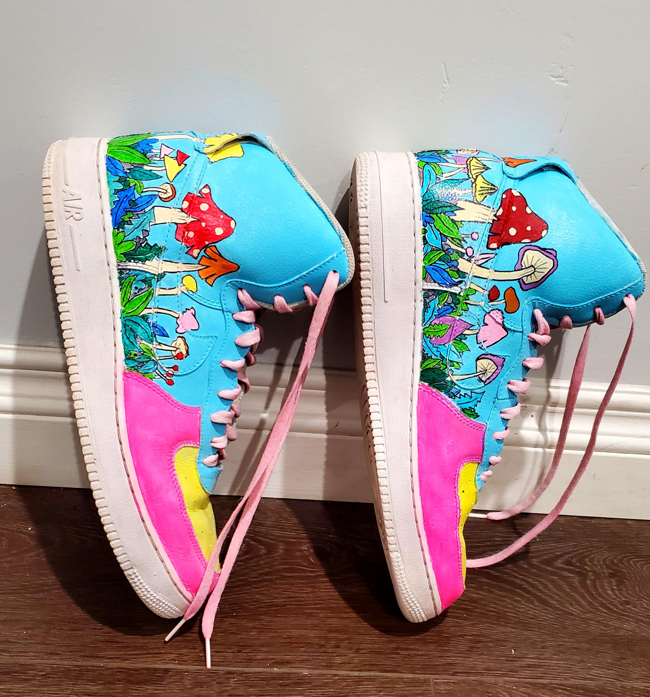 Custom painted a pair of Nike Airs as a commission r/Sneakers