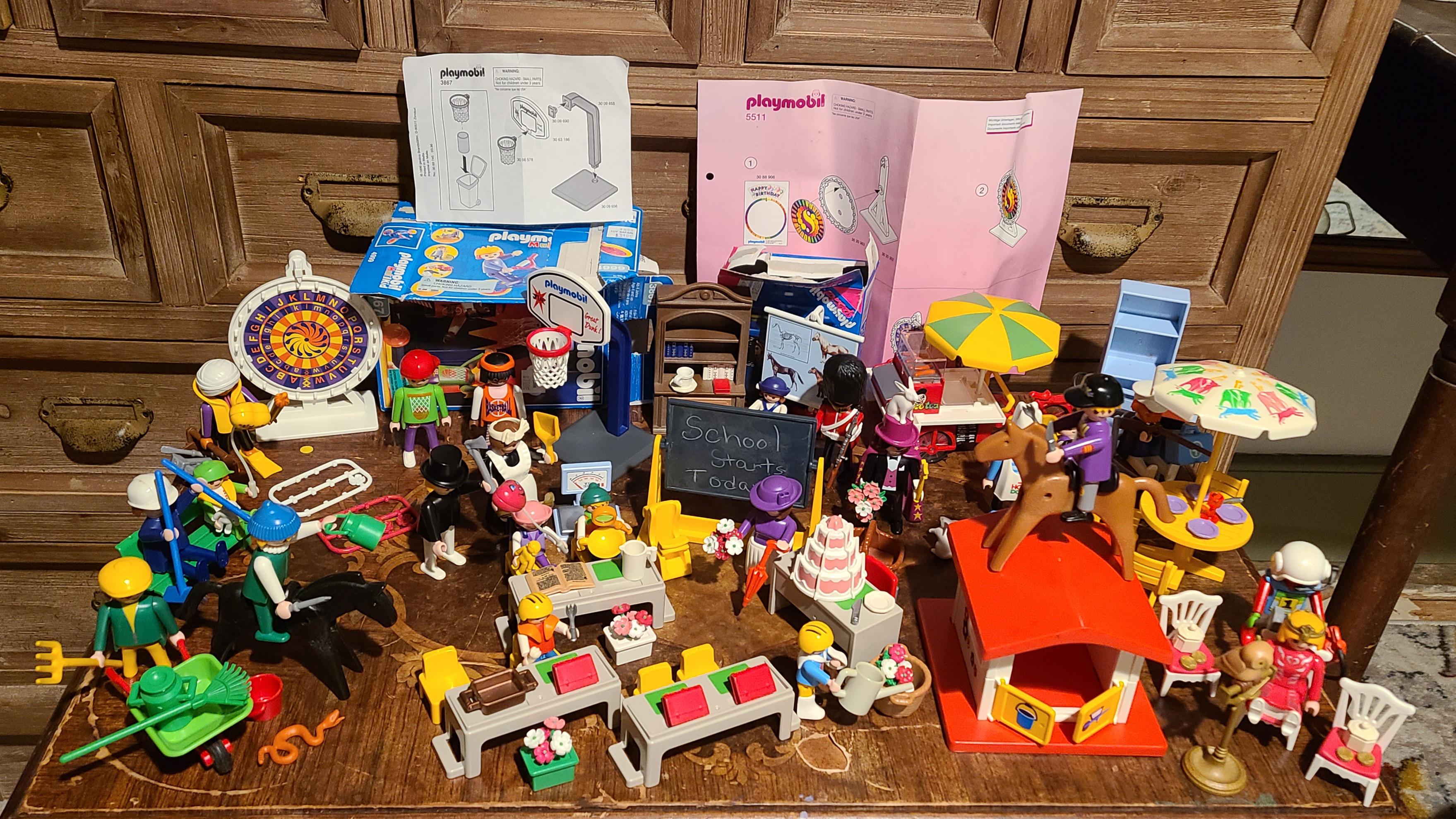 This was all in a storage locker I just cleaned out. r/Playmobil