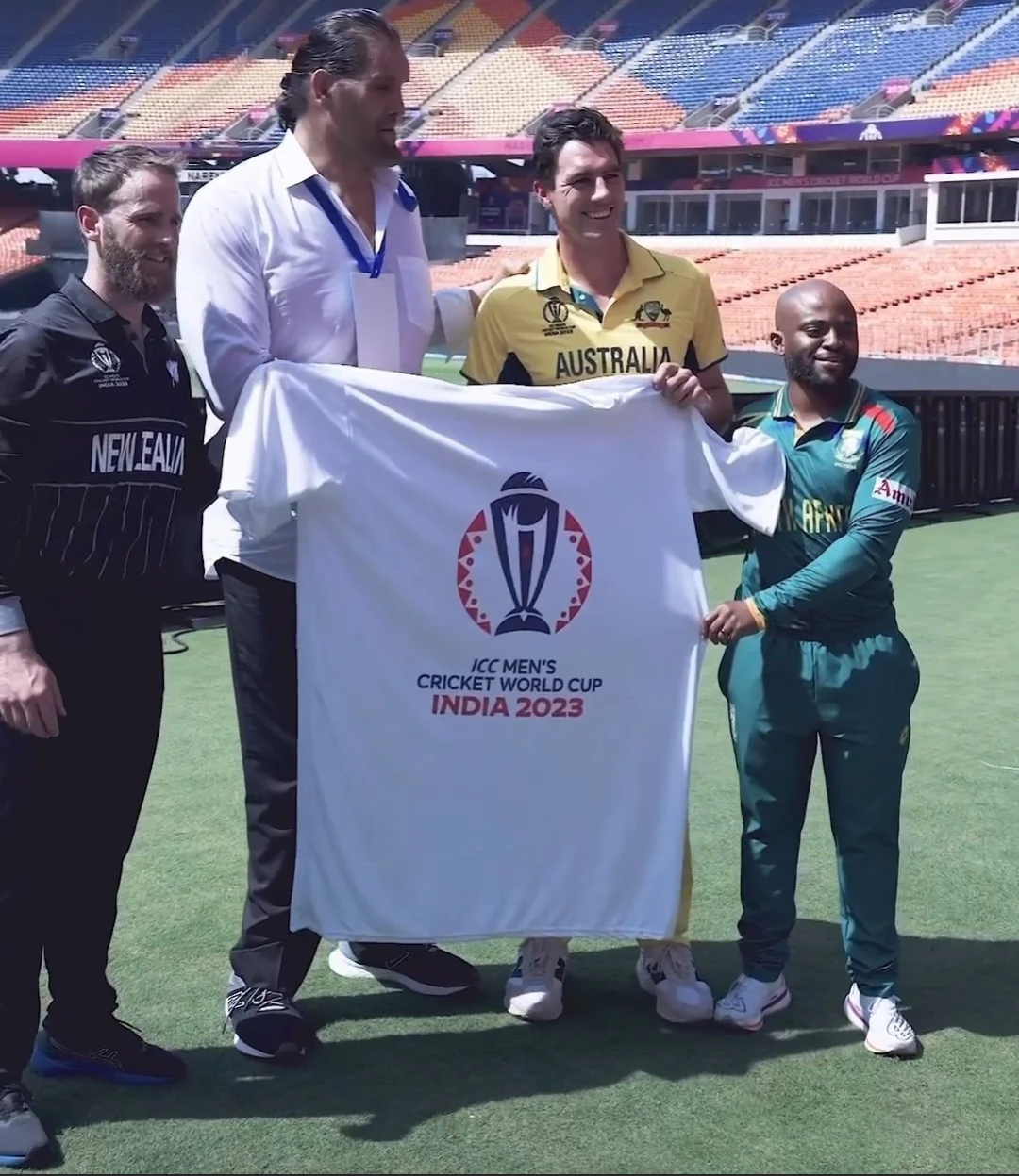 XL? XXL? What size is the shirt? Images