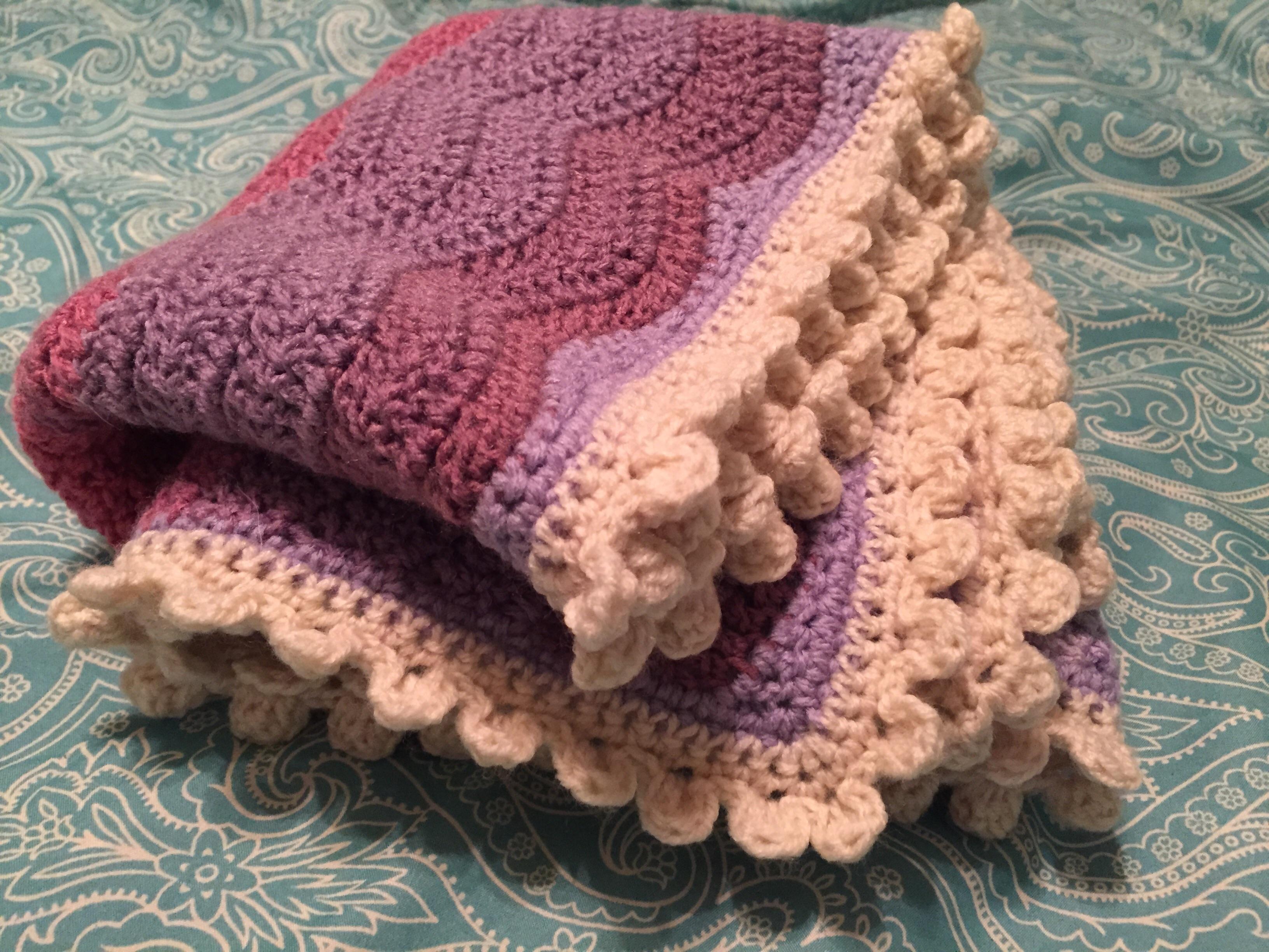 Obsessed with this bobble border on a baby blanket! 😍 r/crochet