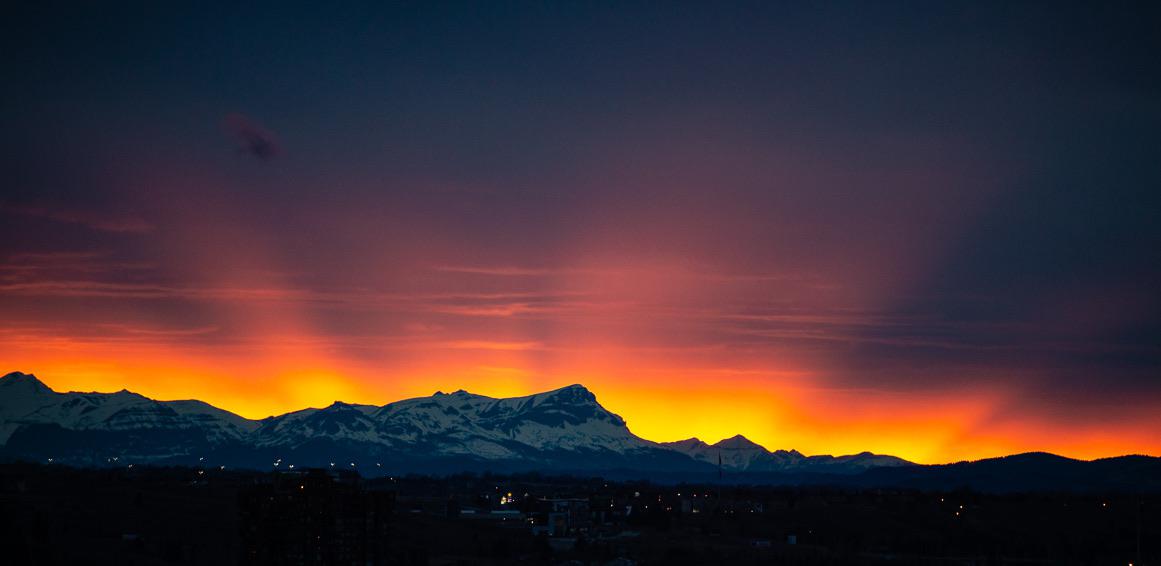 The sunset in Calgary tonight was... something else. r/Calgary