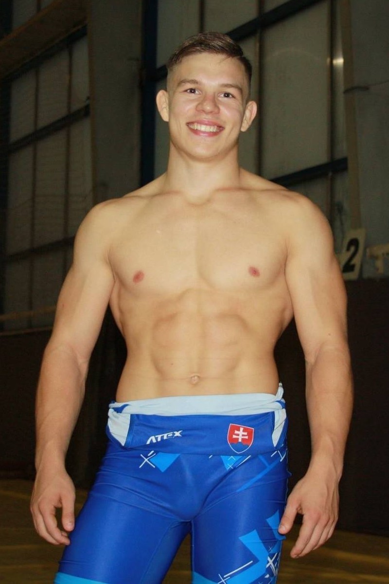 Showing off the wrestling muscles...😀 : HotGuys