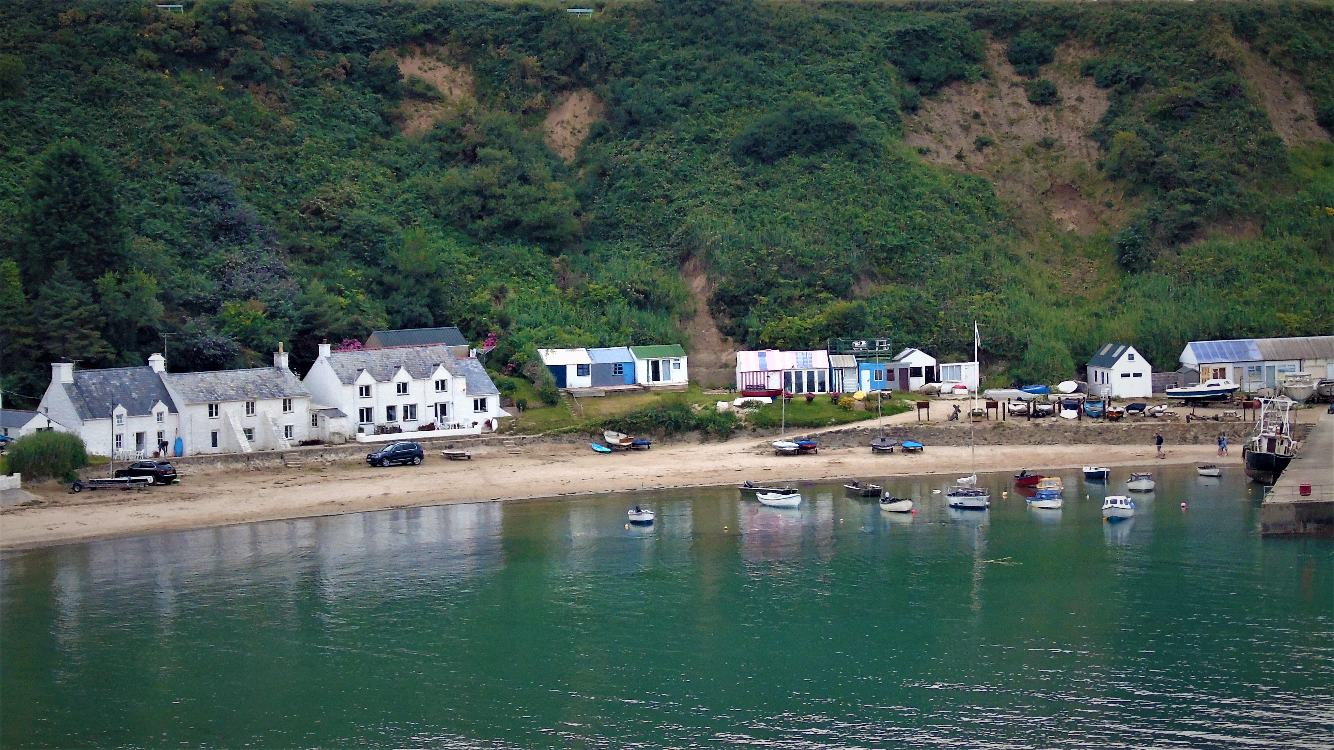 Fisherman Cottages in Nefyn, North Wales [5152x2896] [OC] r/Beachporn
