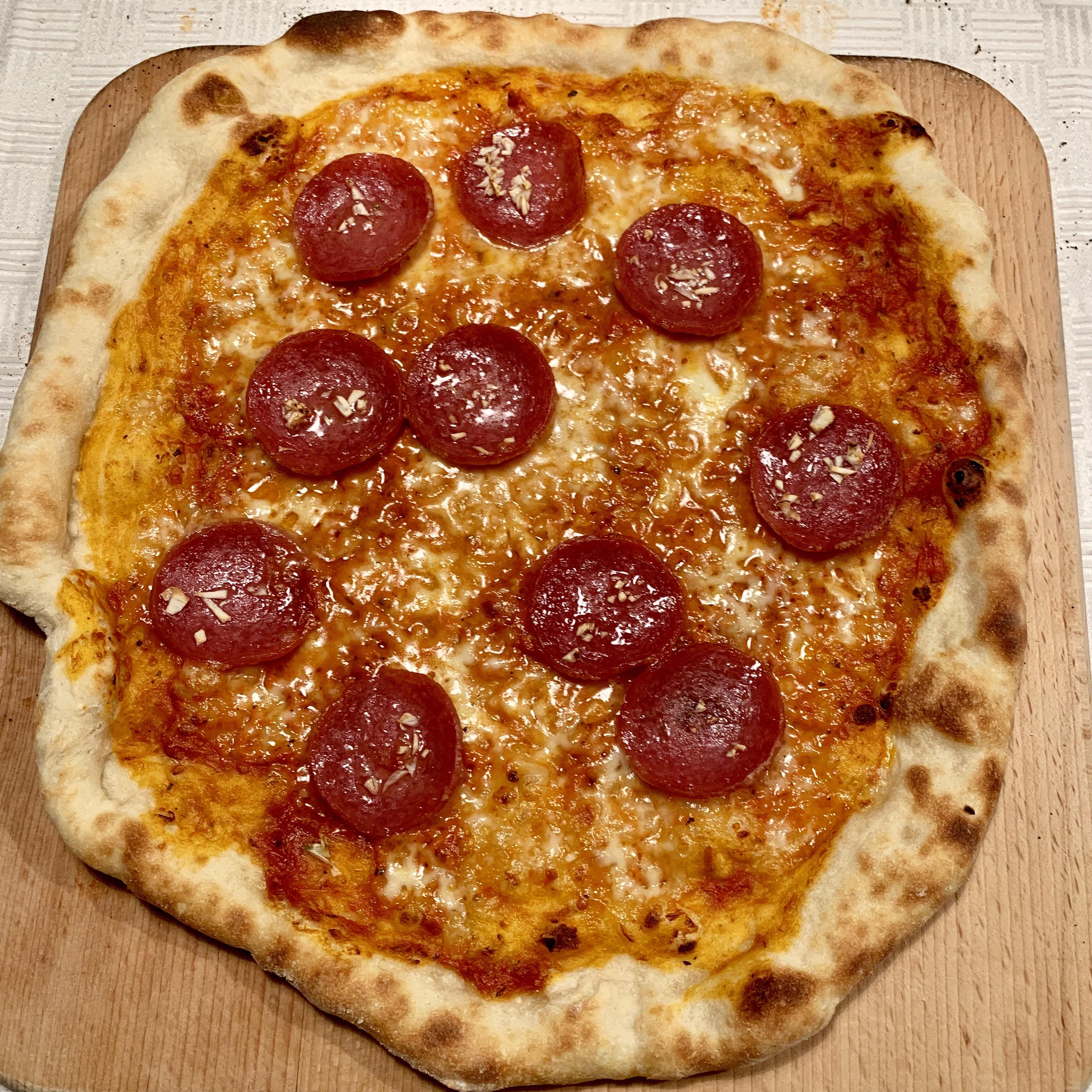 I made garlic Salami Pizza with homemade Mozzarella r/Pizza