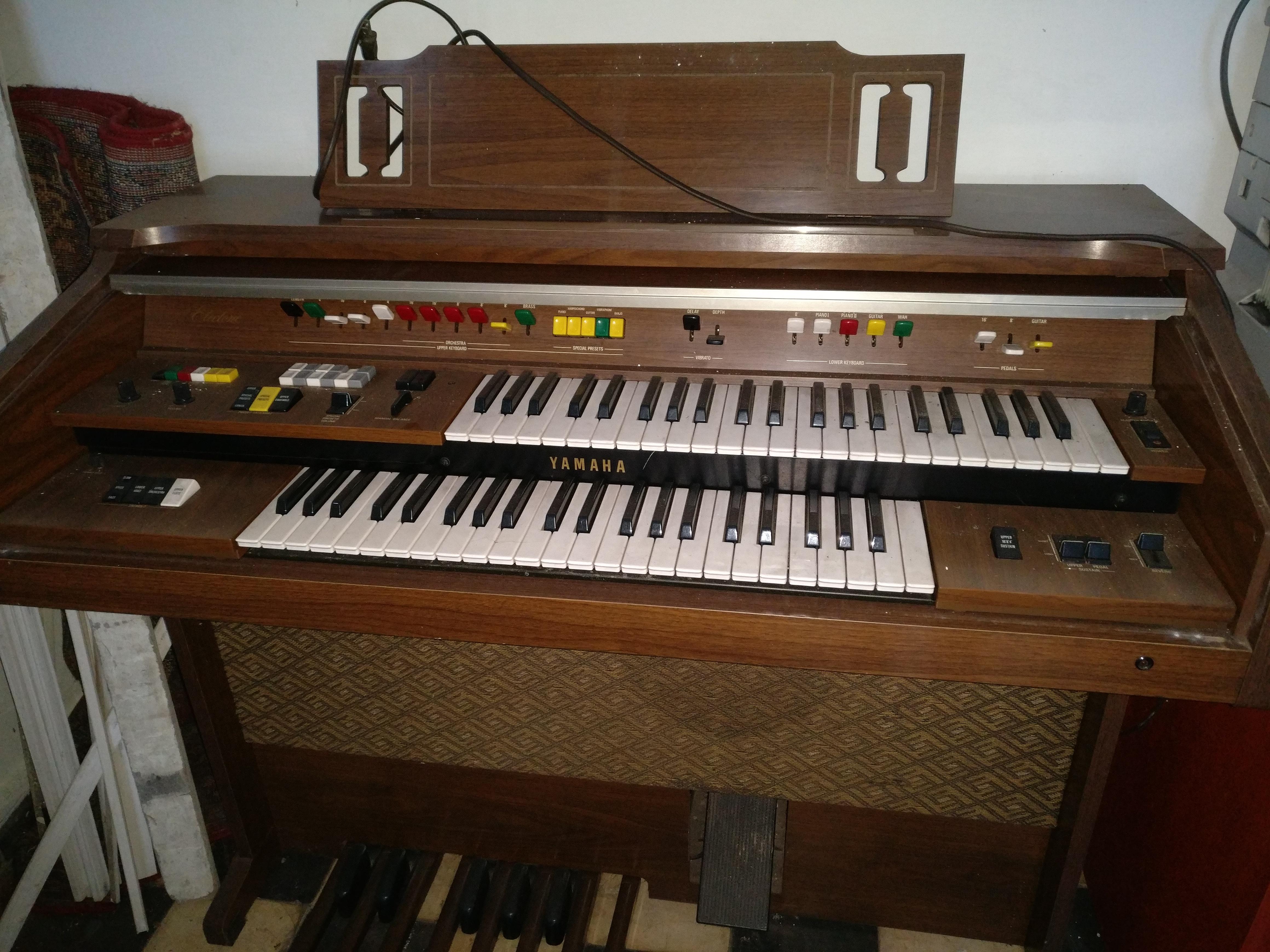 Just found my grandma's 40 year old Yamaha Electone B55. What can i