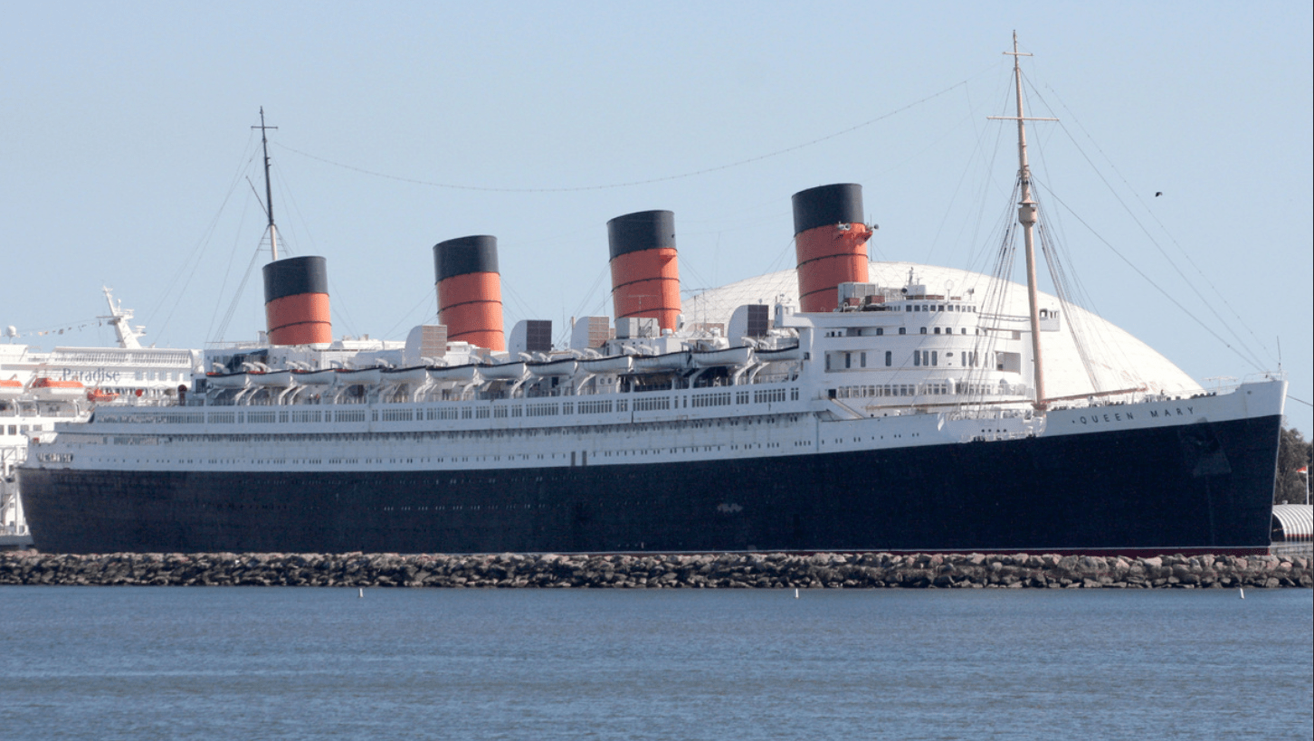 I've always thought the queen mary would look far better with four