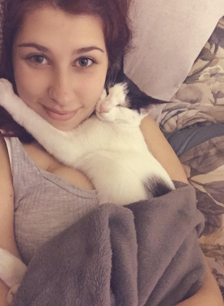 The best cuddler r/cats