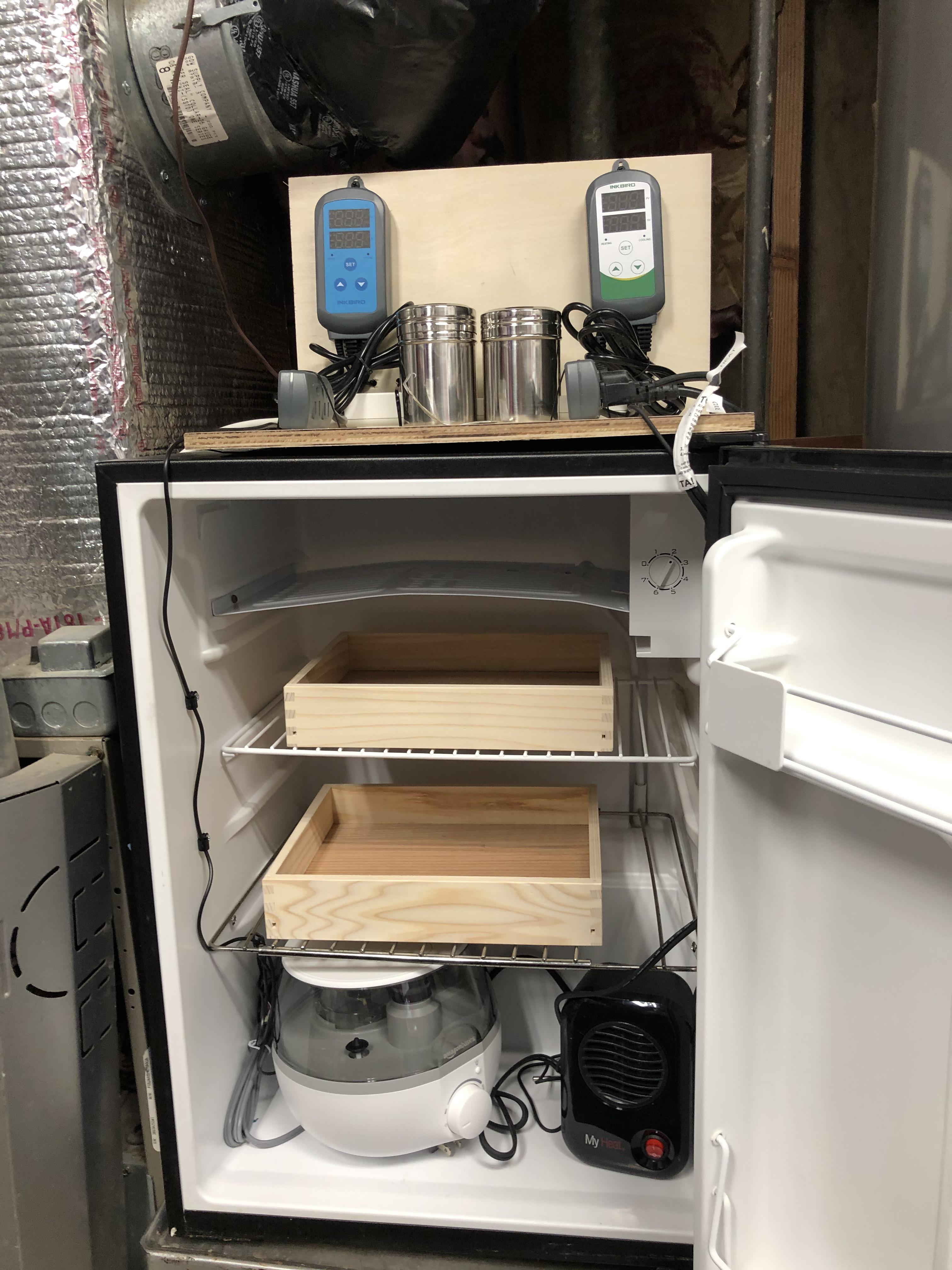 Mini fridge koji chamber ready for the holidays ! r/Koji