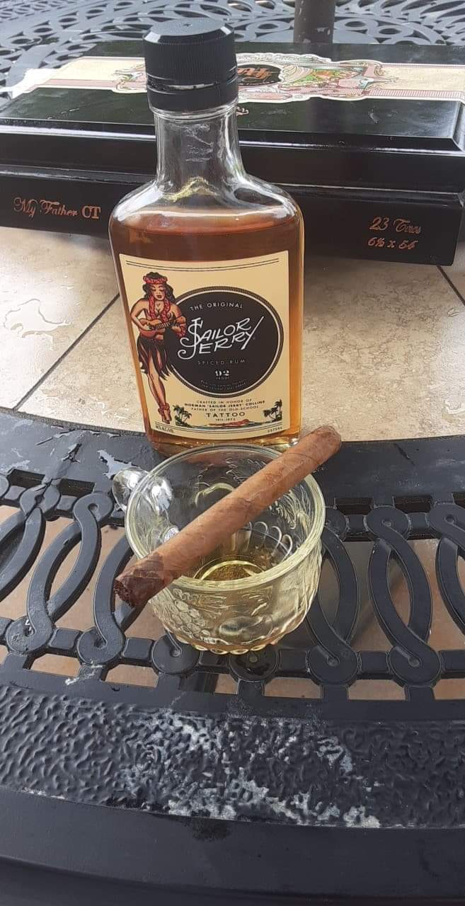 A pairing of a cheap cigar dipped I'm rum, marries the pairing well r