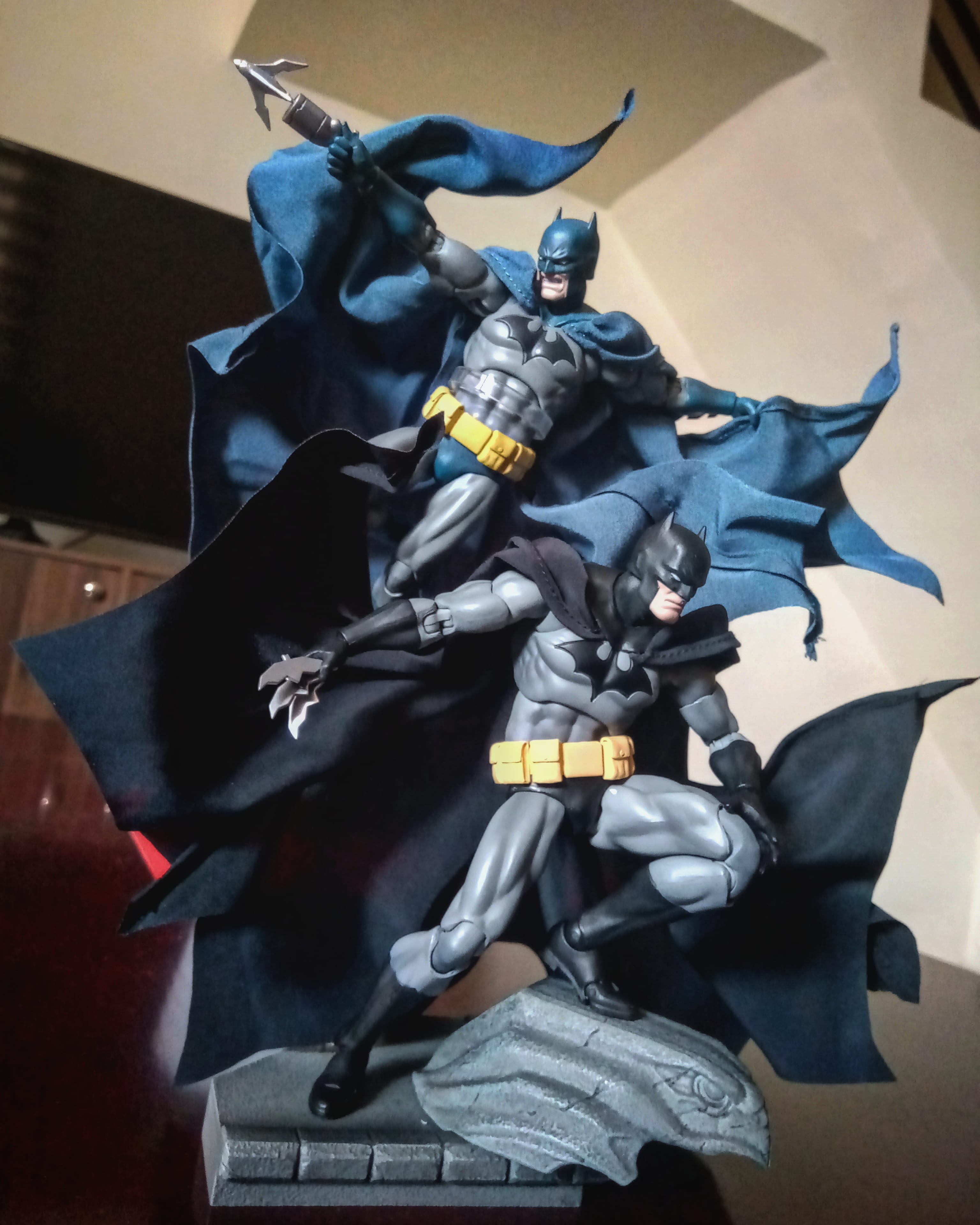 I finally figured out how to display both of my Mafex Hush Batman. r