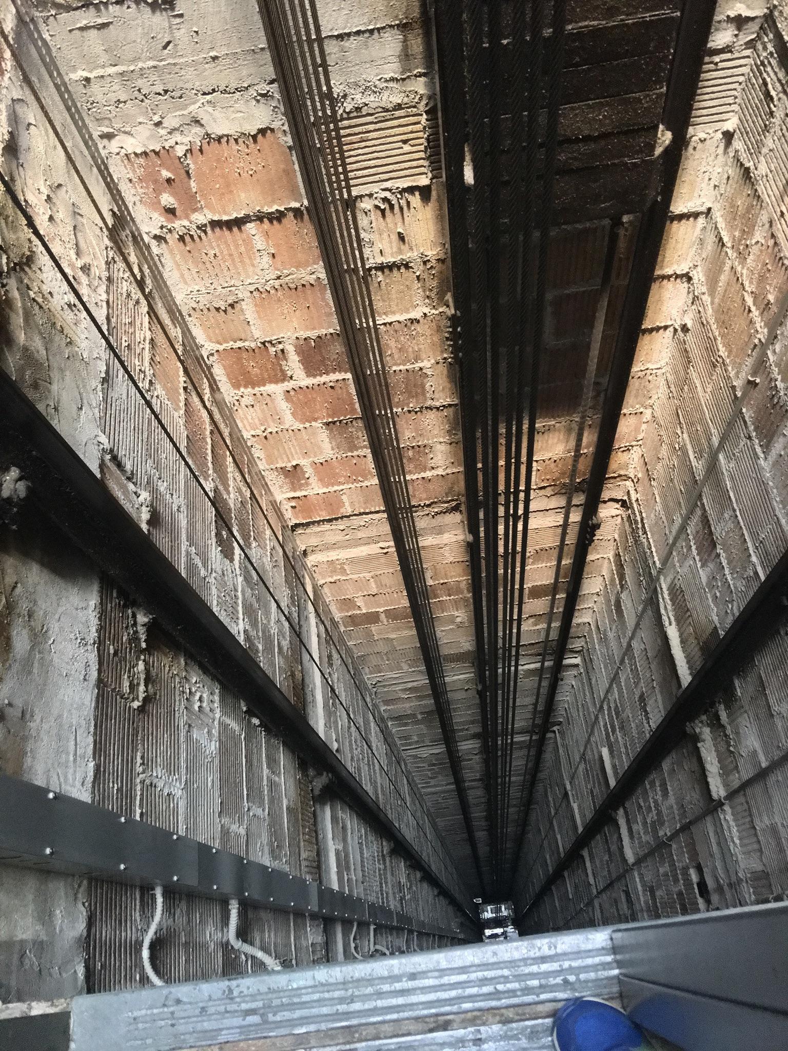 Don’t look down the elevator shaft r/dontlookdown