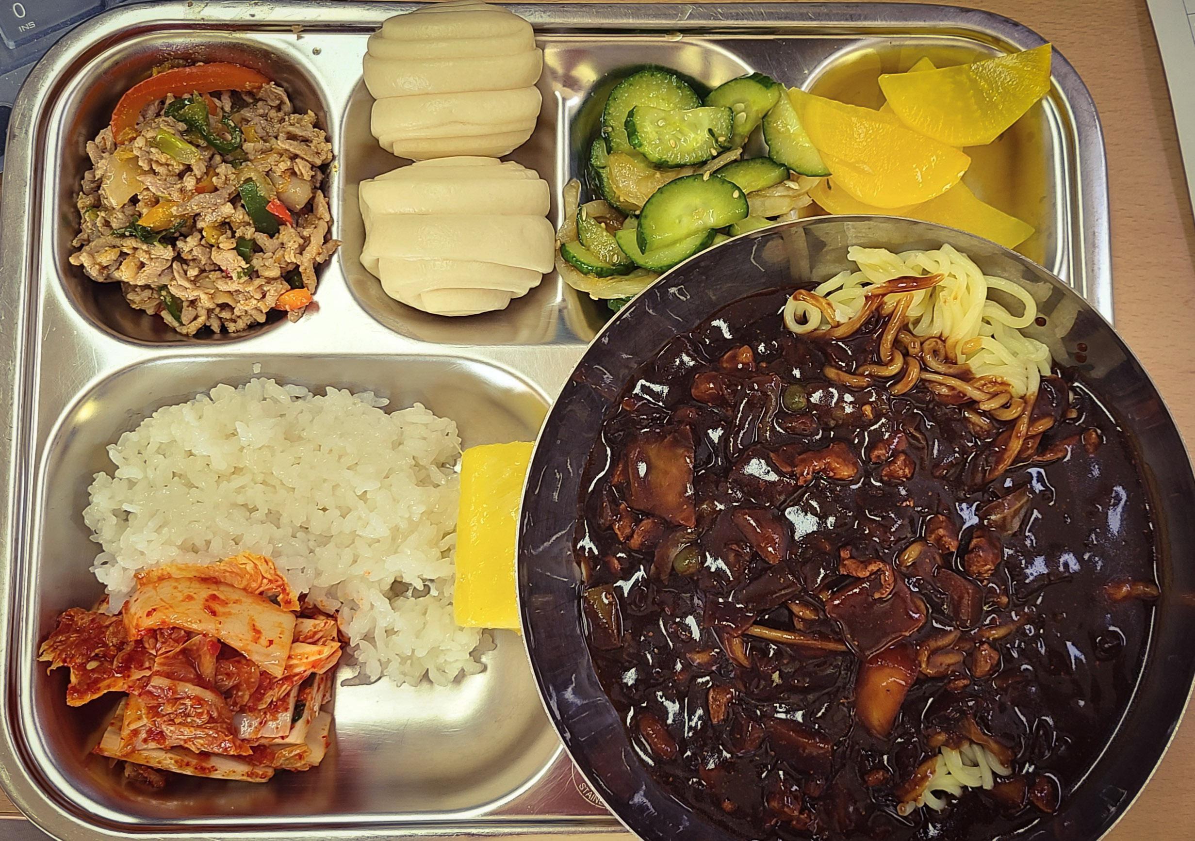 Here's my awesome Korean school lunch! Schools have a qualified nutritionist to plan the lunch