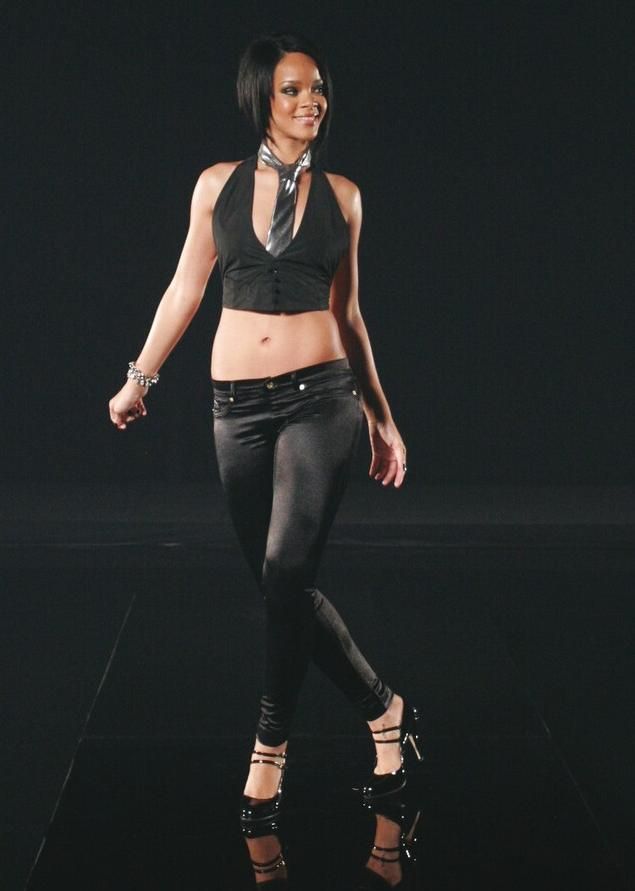 Rihanna umbrella 2007 sapjearctic