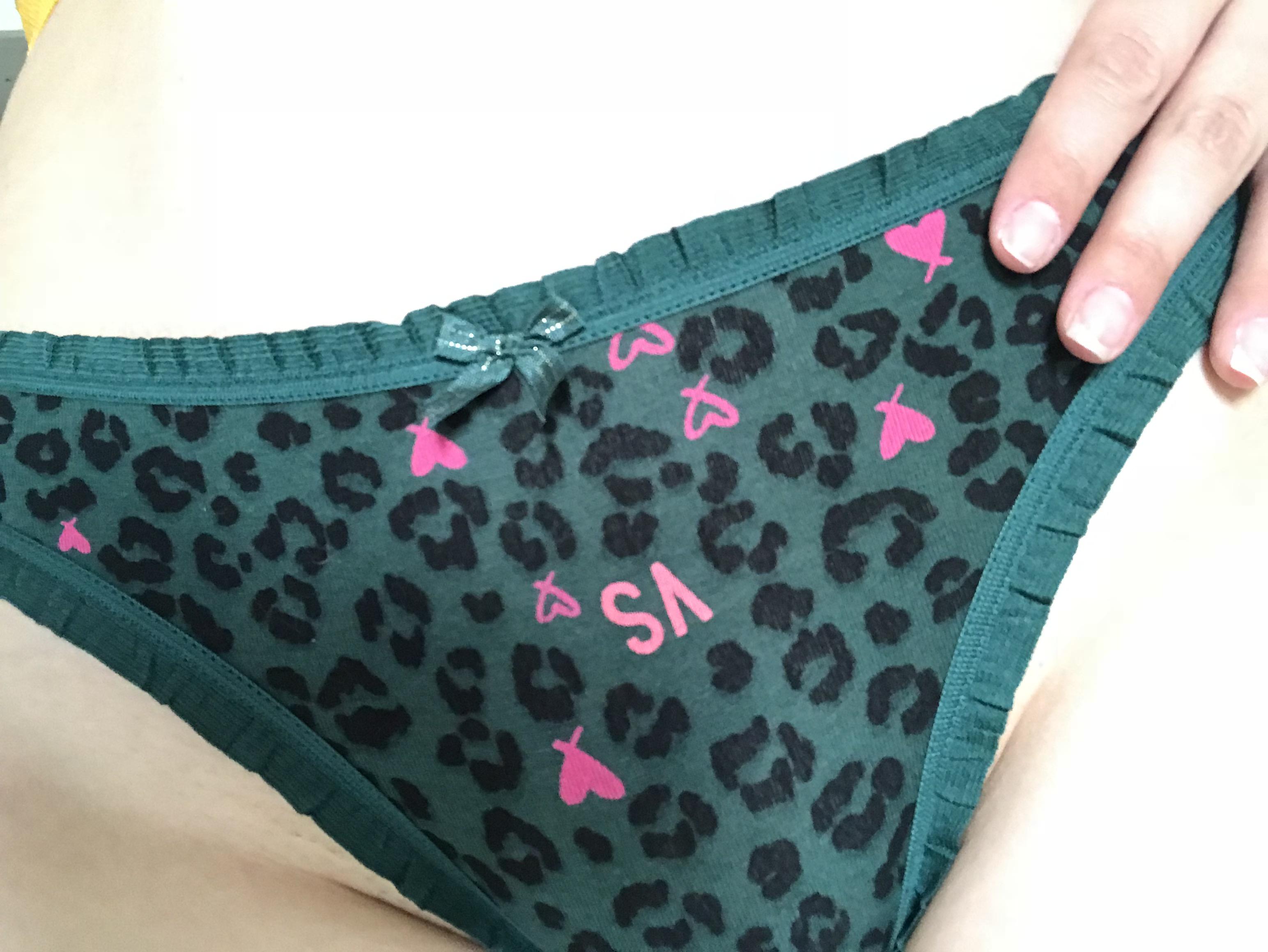 [SELLING] 💯 Cotton , dark green, cheetah print thong. Comes with
