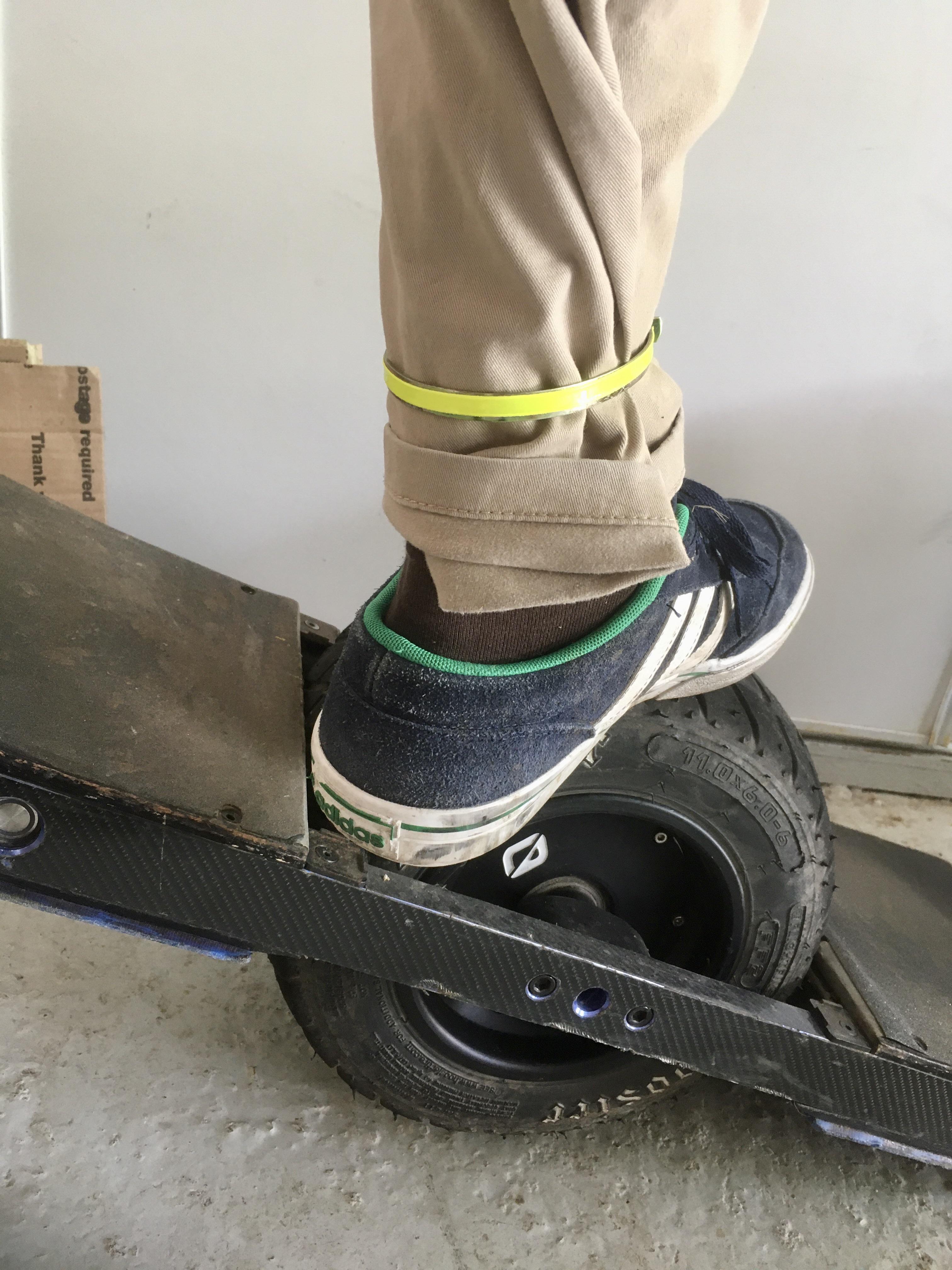 [Hack] If you like riding in baggy trousers/pants and sans fender, this simple hack might