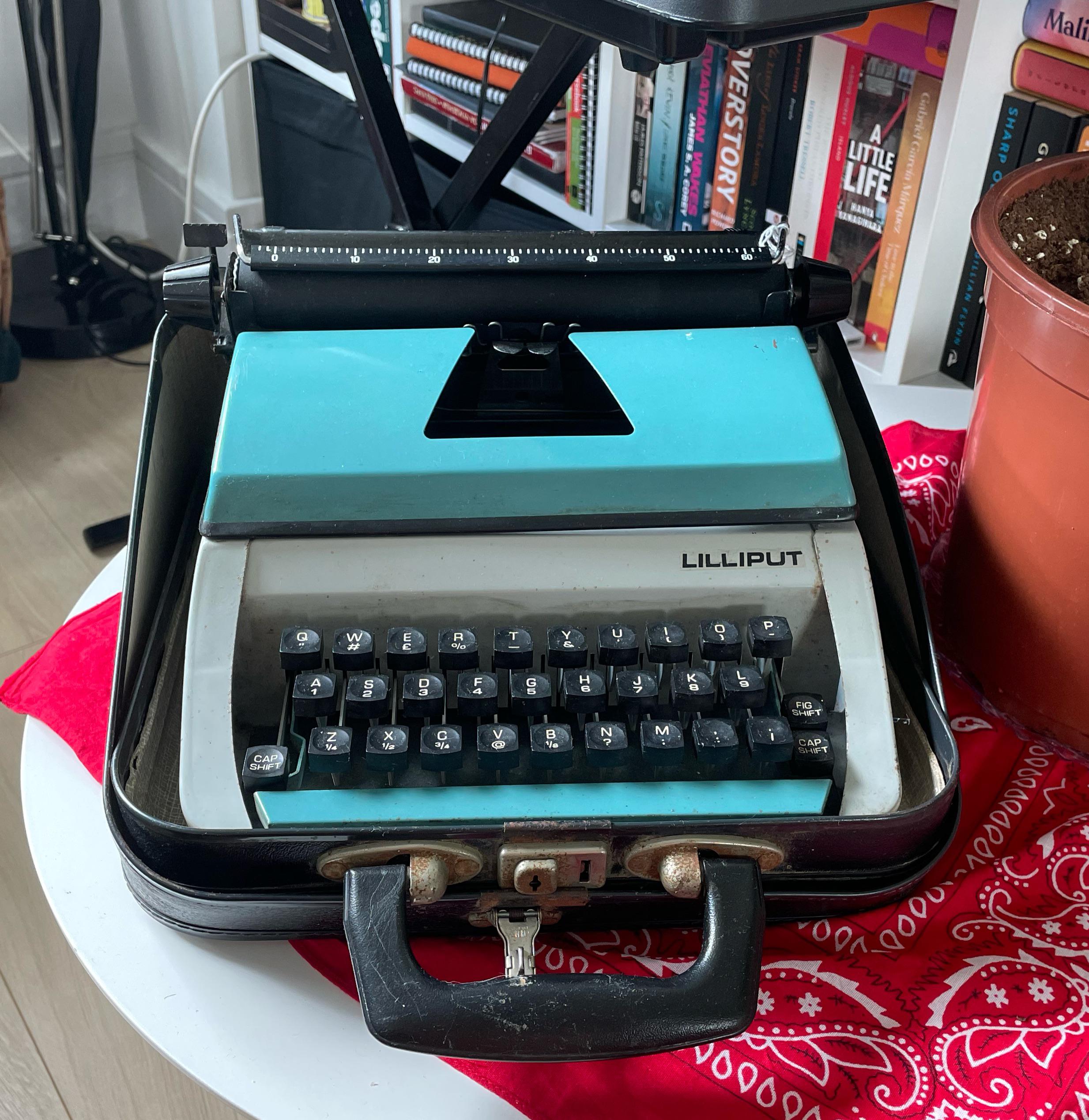 Lilliput typewriter found in the recycling bin r/typewriters