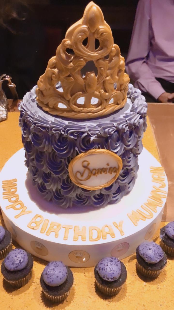 Munch Bakery in Jeddah makes the best cakes!! I got this one made for my mothers birthday r