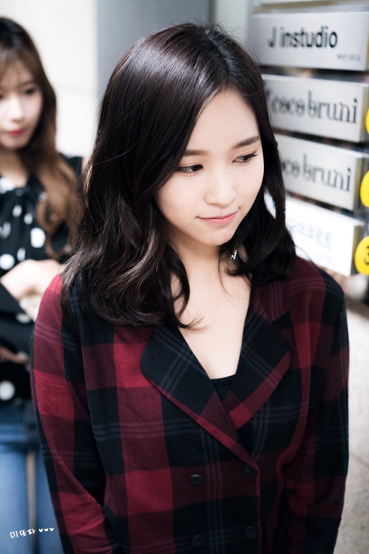 Mina } twicemedia
